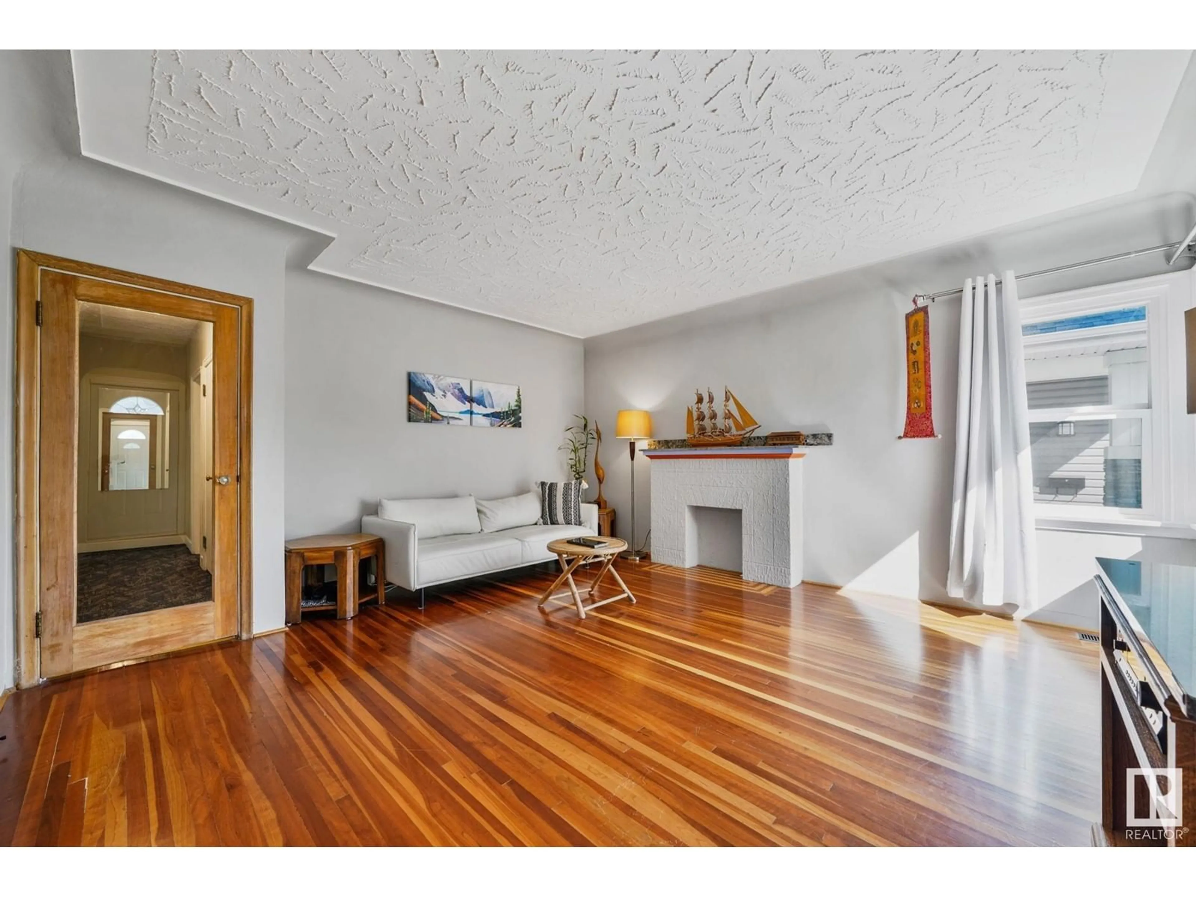 Unknown for NW - 11522 101 ST, Edmonton Alberta T5G0E9