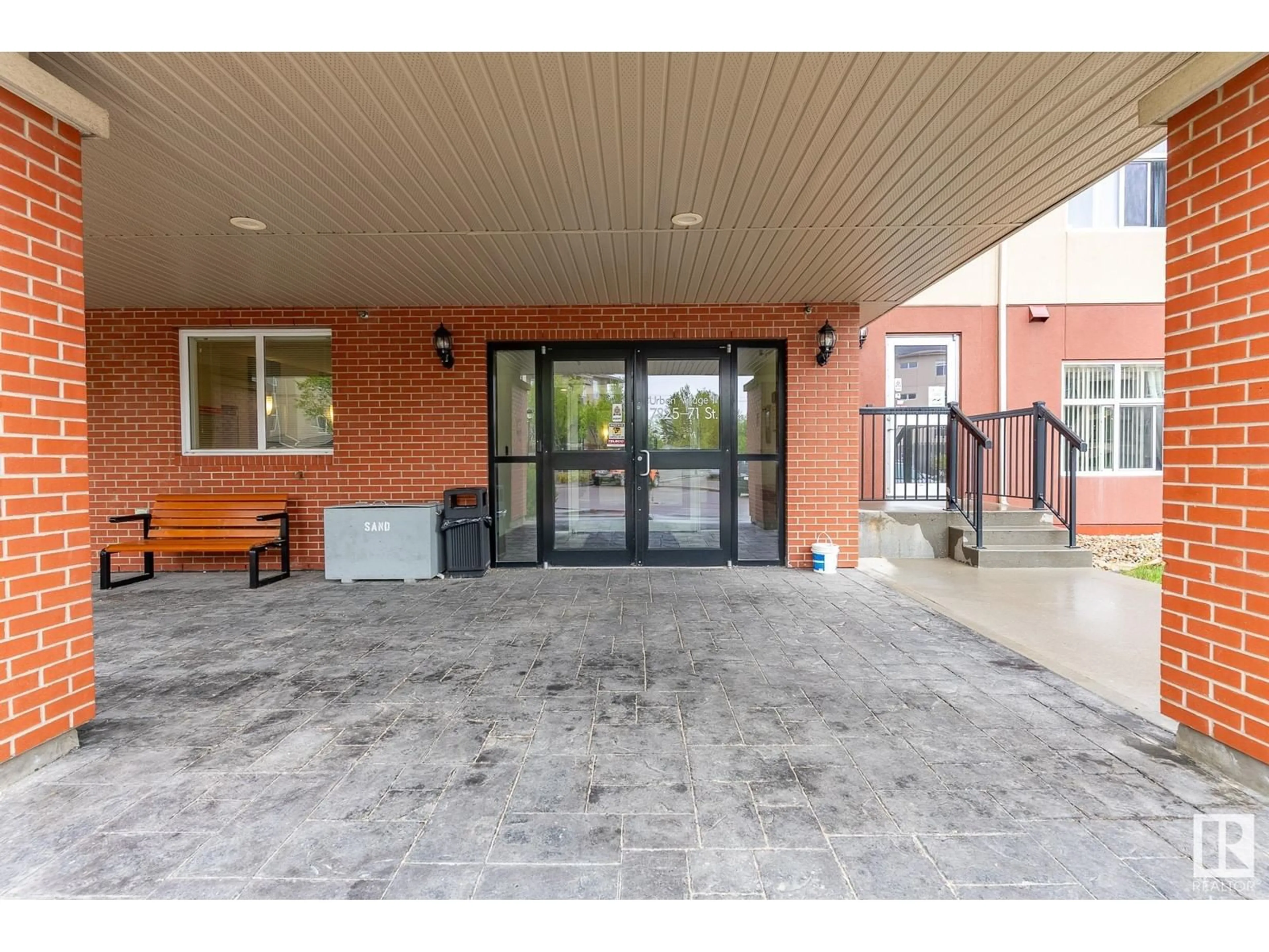 Indoor foyer for #437 - 7825 71 ST, Edmonton Alberta T6B3R9