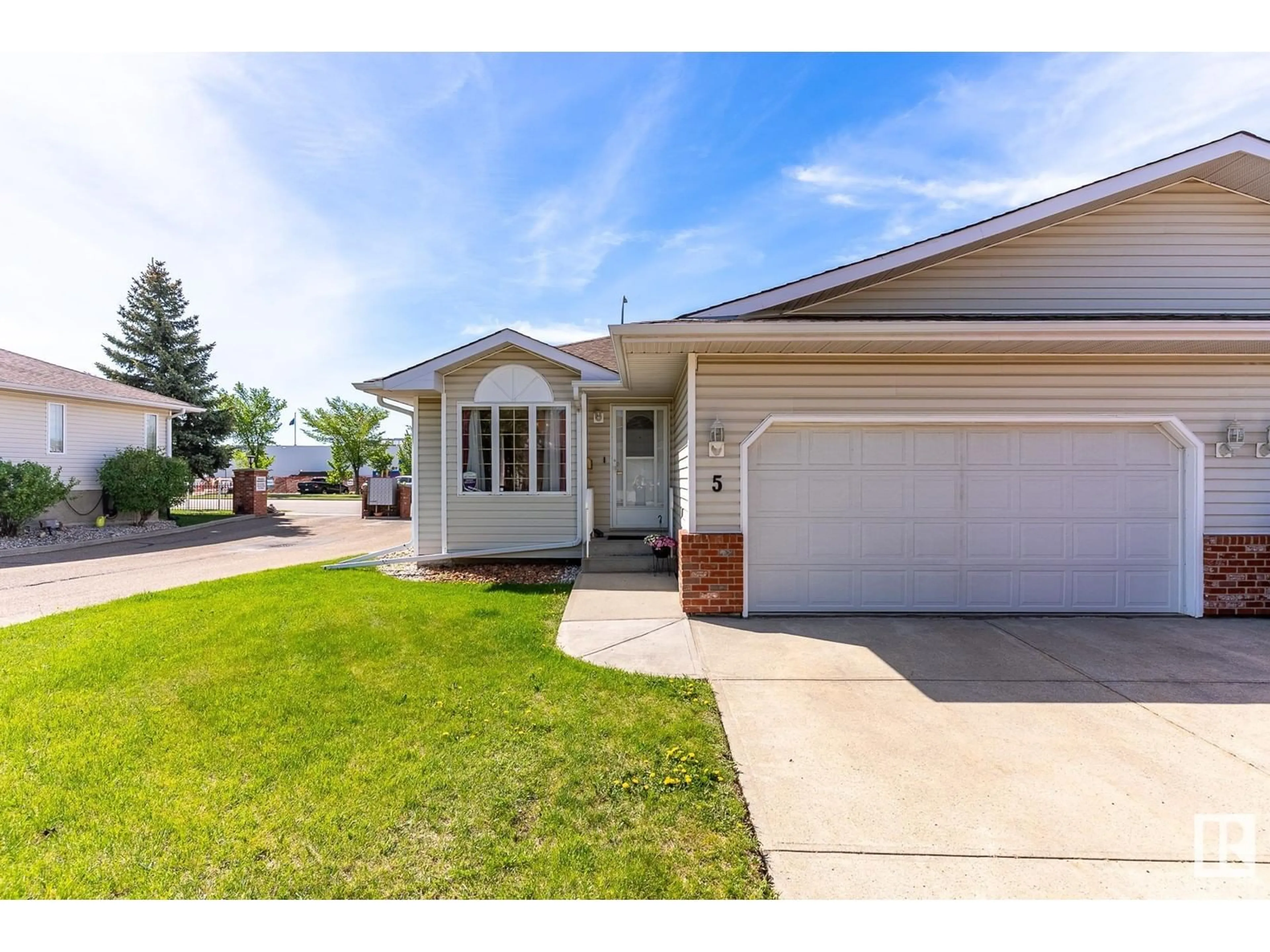 Home with vinyl exterior material, street for 7 - 5 CRANFORD WY, Sherwood Park Alberta T8A5W5