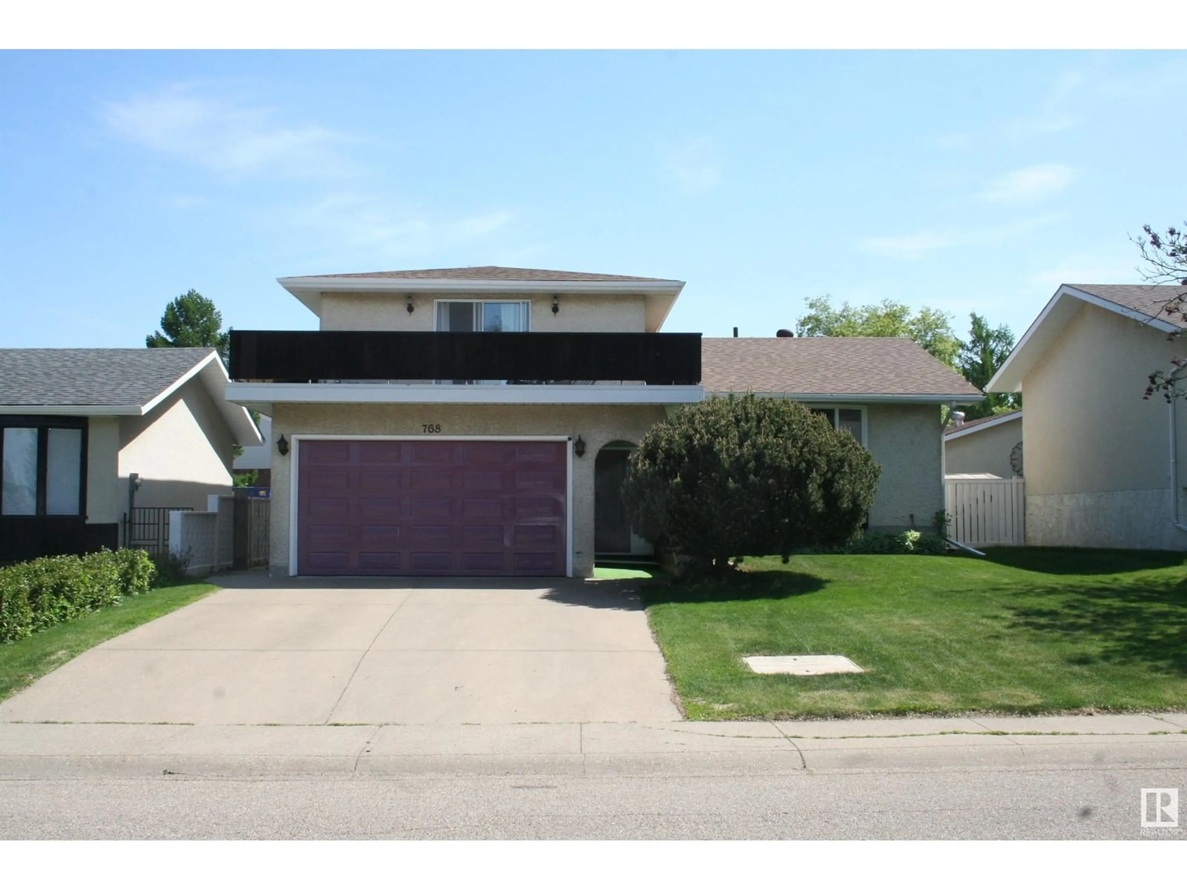 Home with vinyl exterior material, street for 768 LEE RIDGE RD, Edmonton Alberta T6K0P7