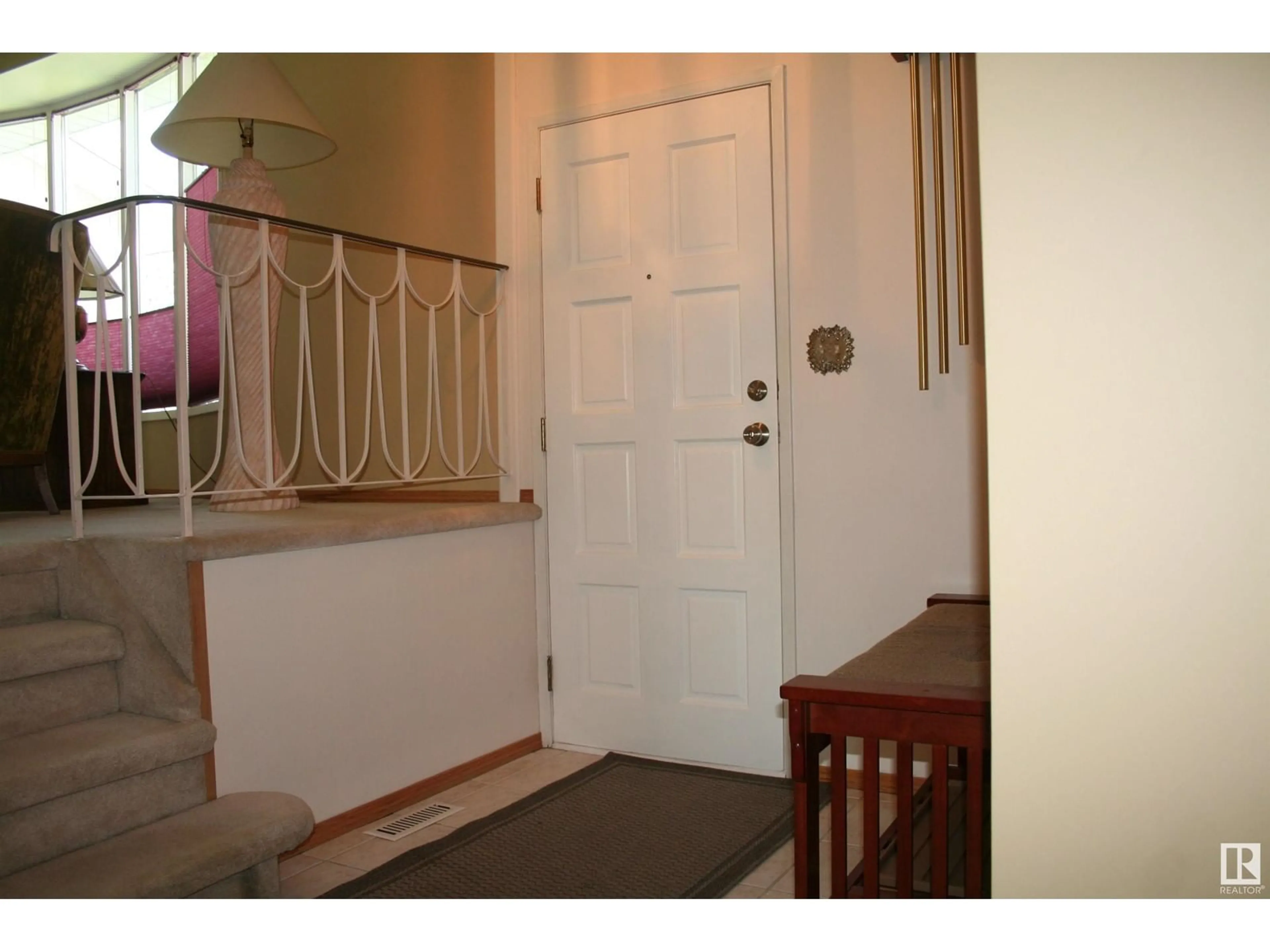 Indoor entryway for 768 LEE RIDGE RD, Edmonton Alberta T6K0P7