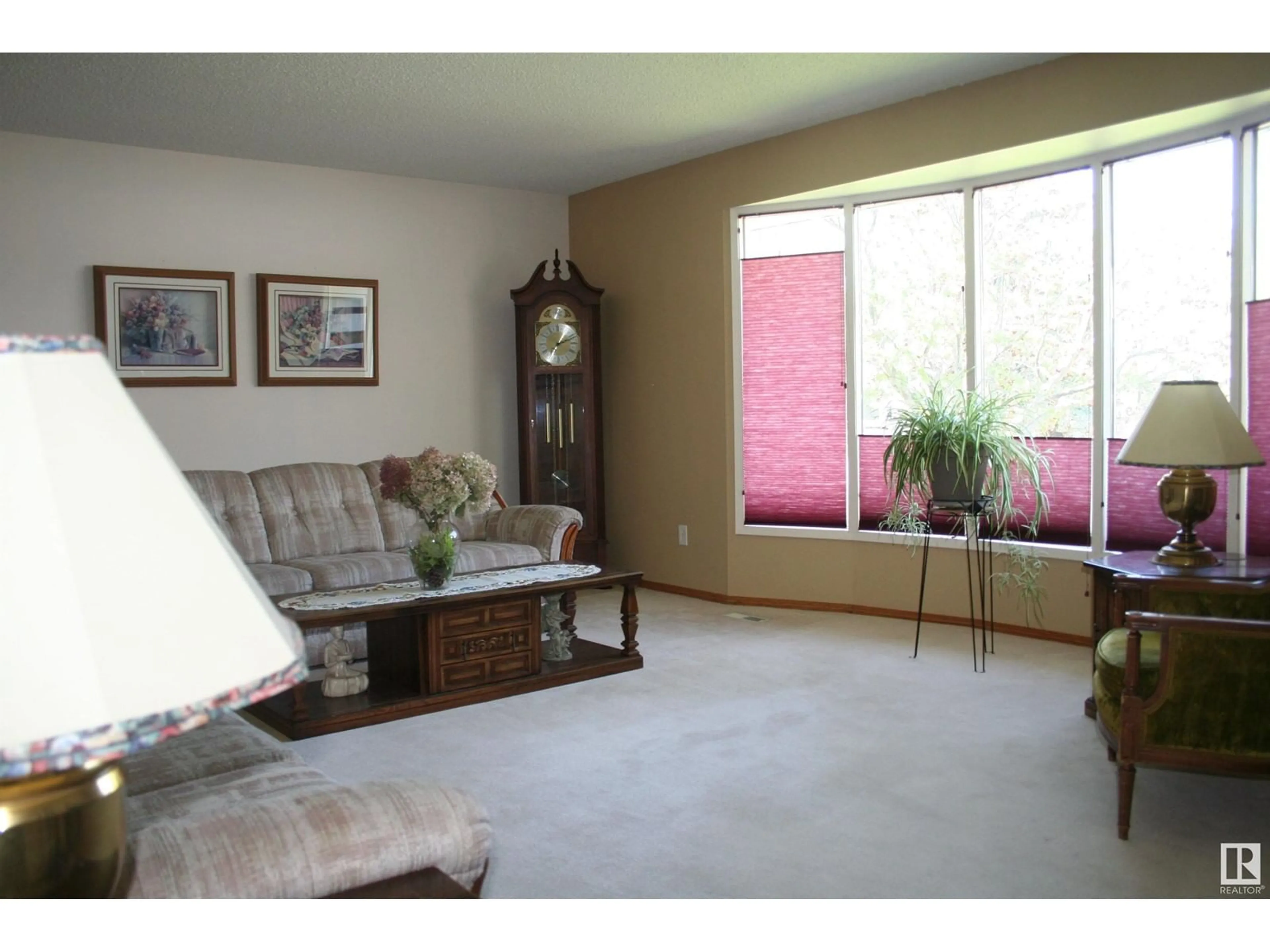 Living room with furniture, unknown for 768 LEE RIDGE RD, Edmonton Alberta T6K0P7