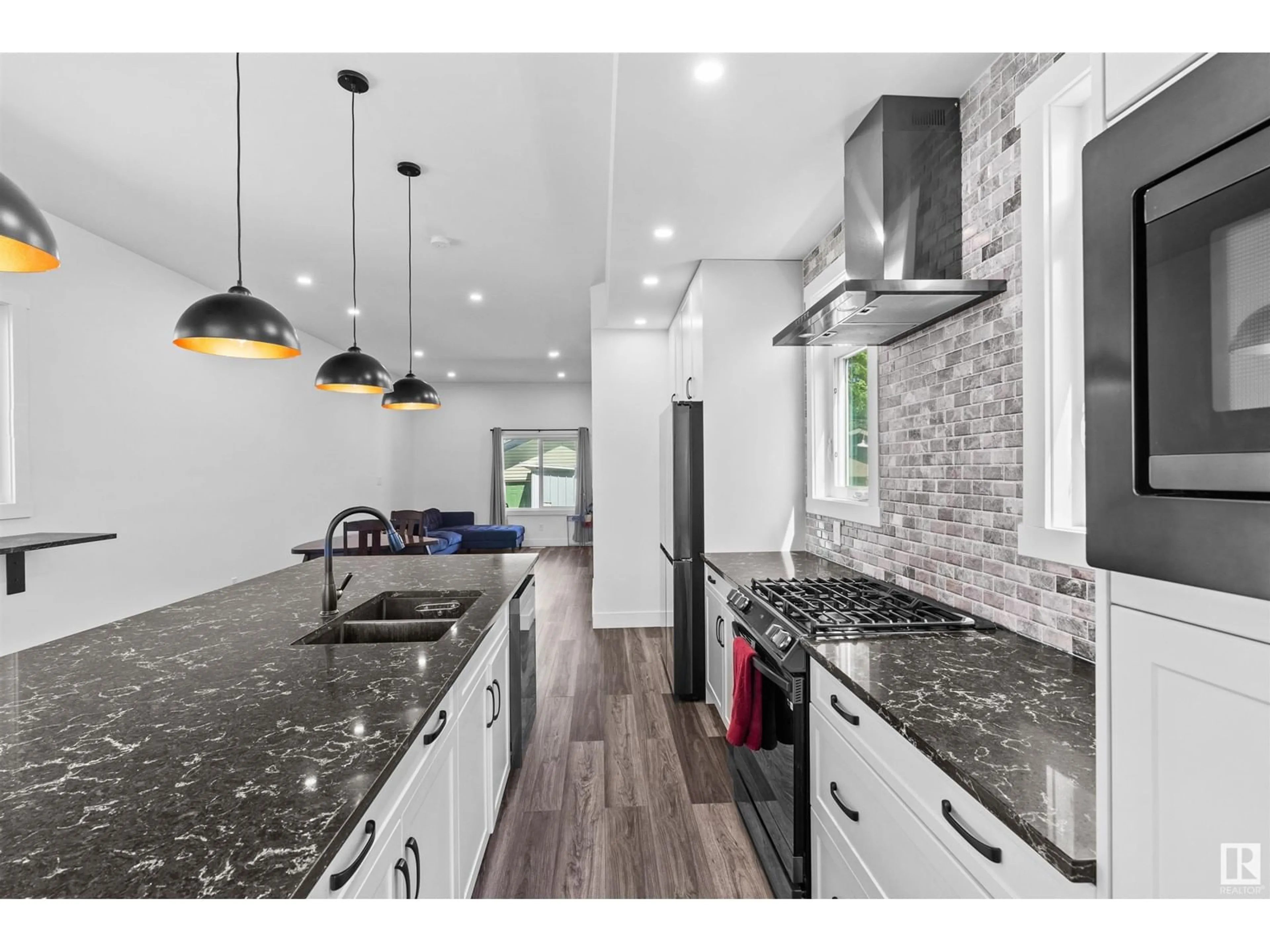 Open concept kitchen, ceramic/tile floor for 13916 118 AV, Edmonton Alberta T5L2M4