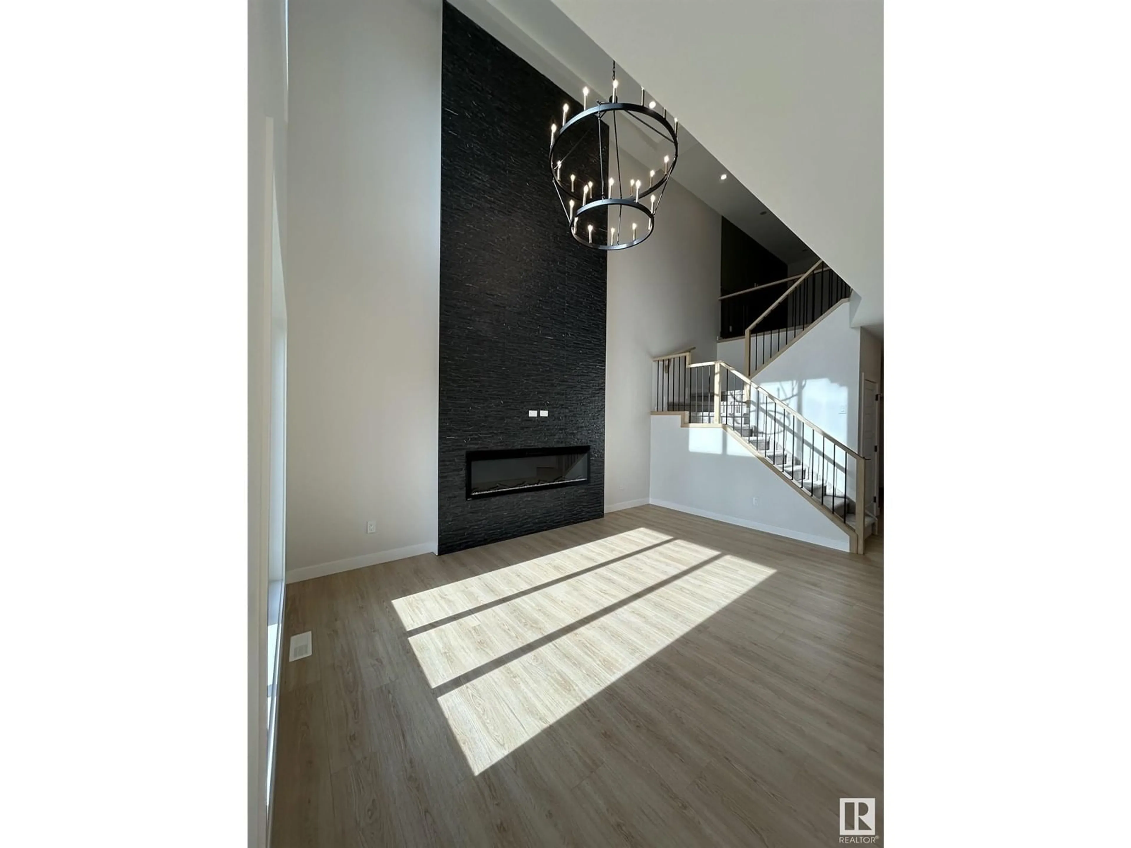 Indoor entryway for 48 WAVERLY WY, Fort Saskatchewan Alberta T8L3L7