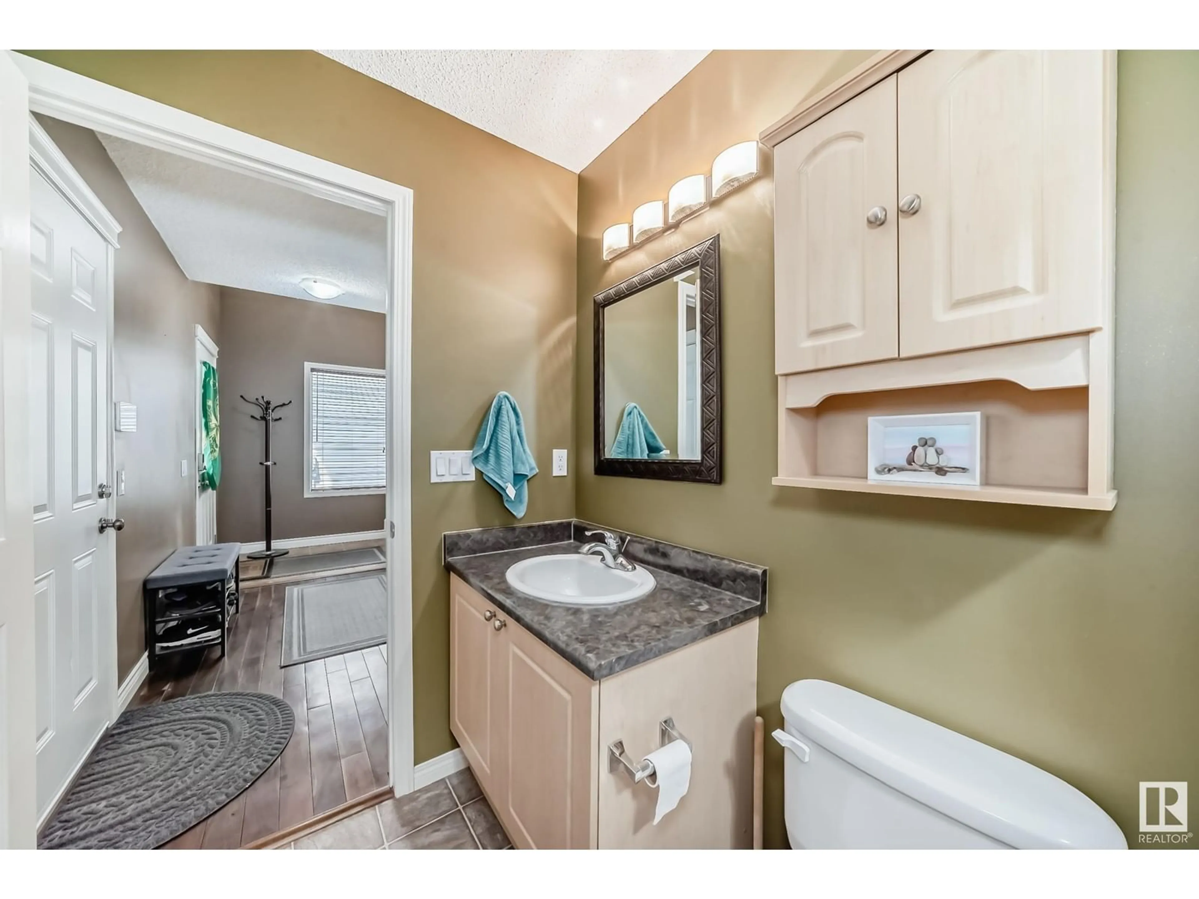 Standard bathroom, ceramic/tile floor for 348 ASCOTT CR, Sherwood Park Alberta T8H0A7