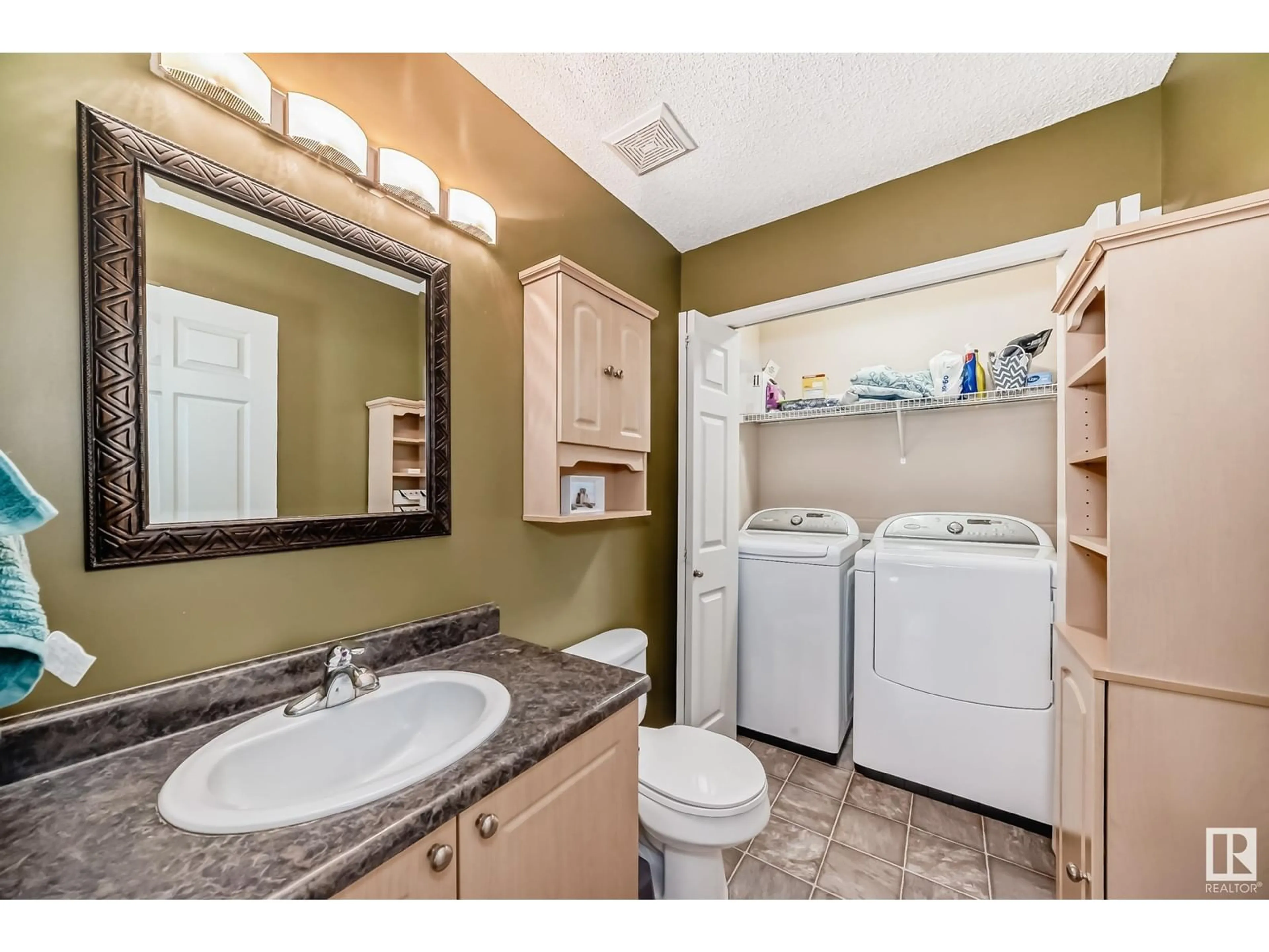Standard bathroom, ceramic/tile floor for 348 ASCOTT CR, Sherwood Park Alberta T8H0A7