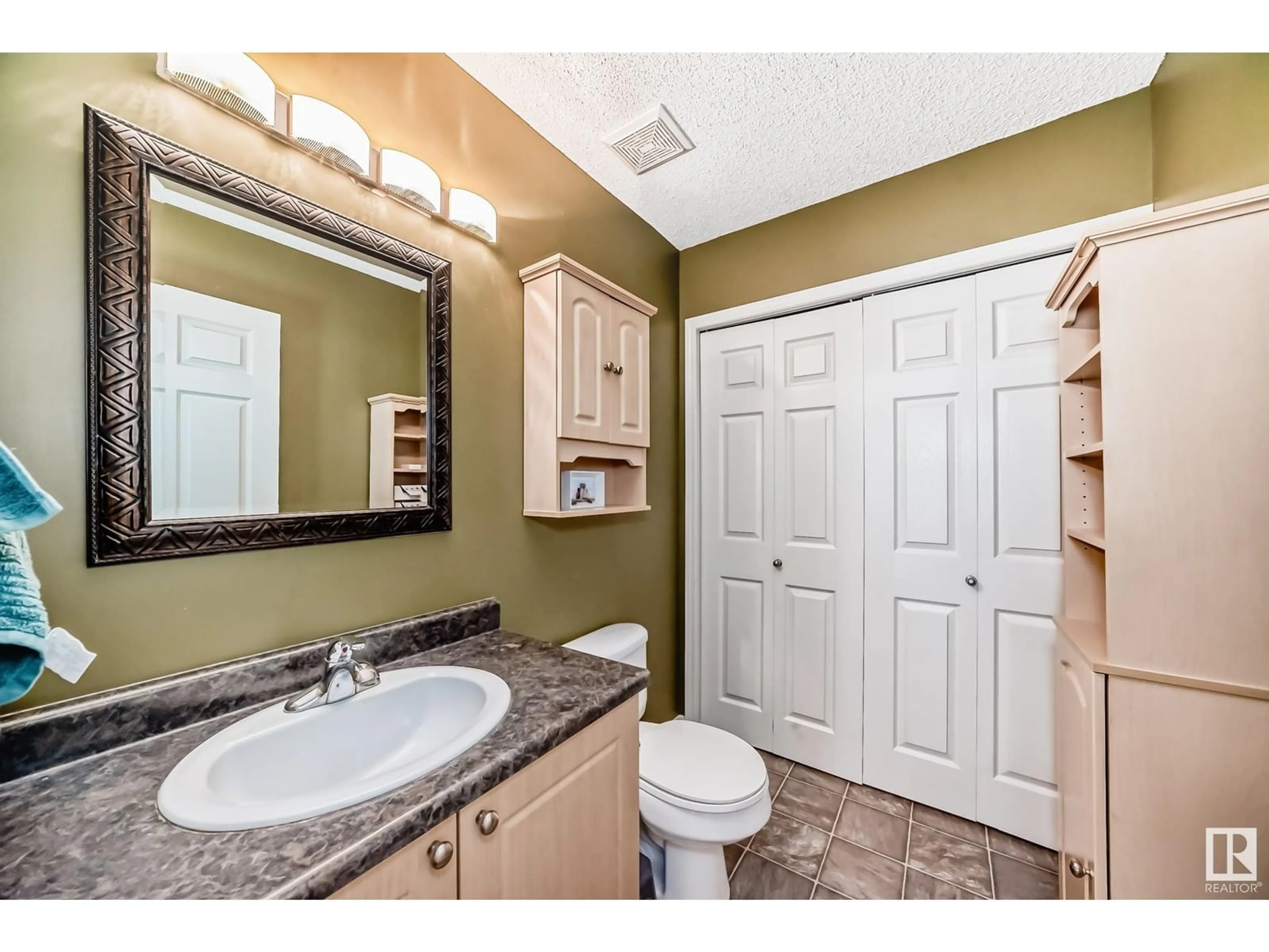 Standard bathroom, ceramic/tile floor for 348 ASCOTT CR, Sherwood Park Alberta T8H0A7