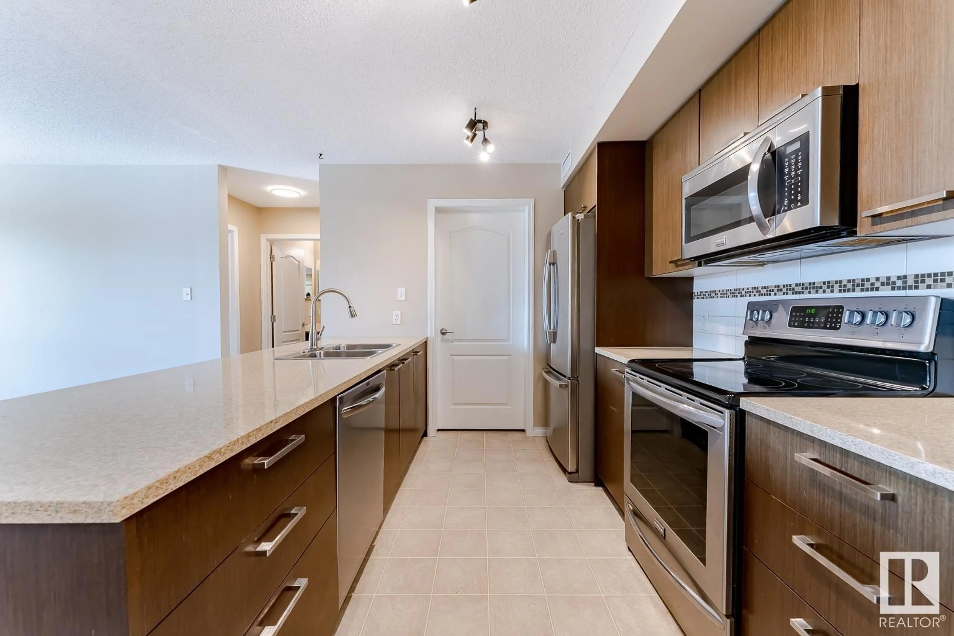 Standard kitchen, ceramic/tile floor for 2205 TEWILLEGAR DR, Edmonton Alberta T6R0M2