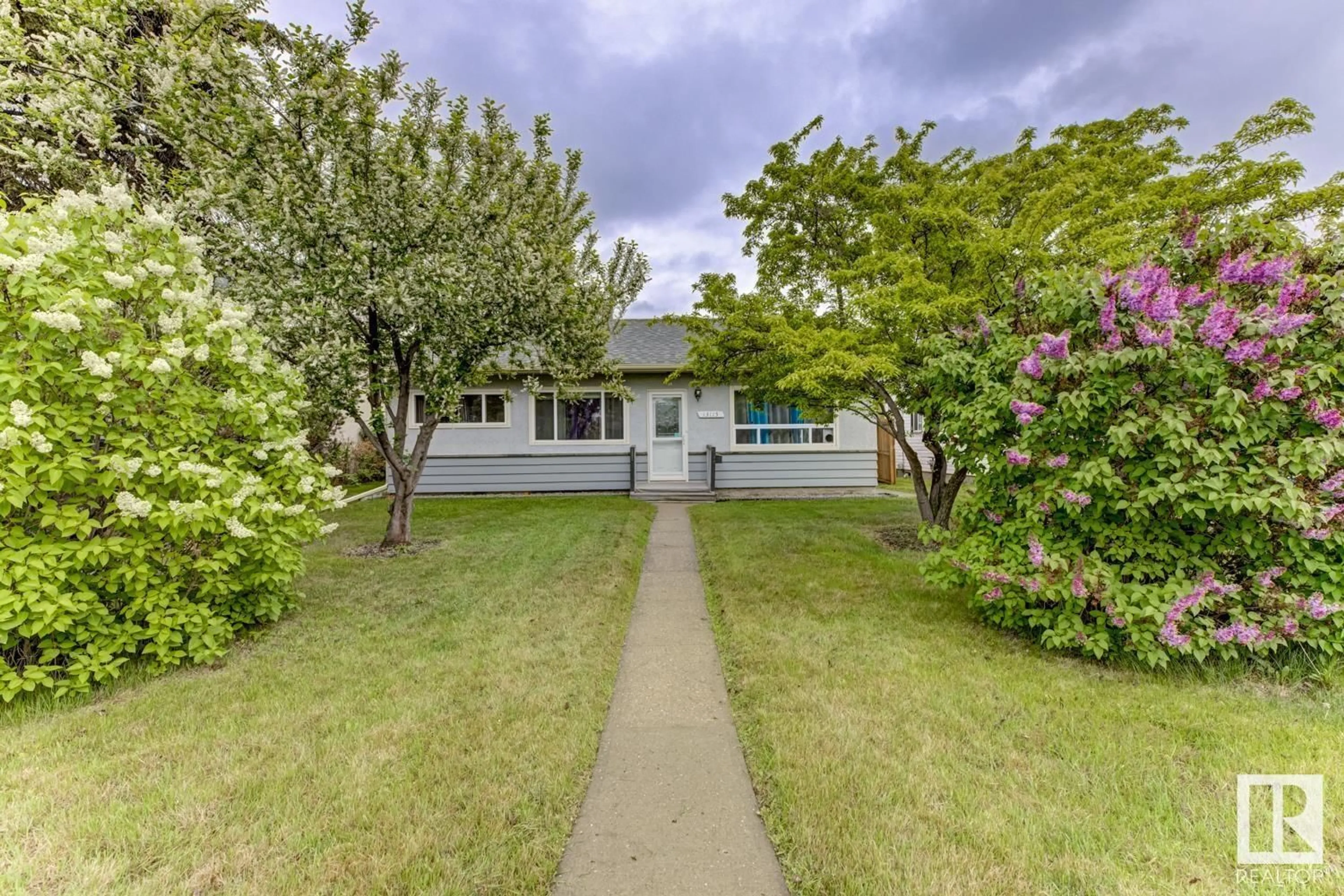 A pic from outside/outdoor area/front of a property/back of a property/a pic from drone, street for 13115 133 ST NW, Edmonton Alberta T5L1T2