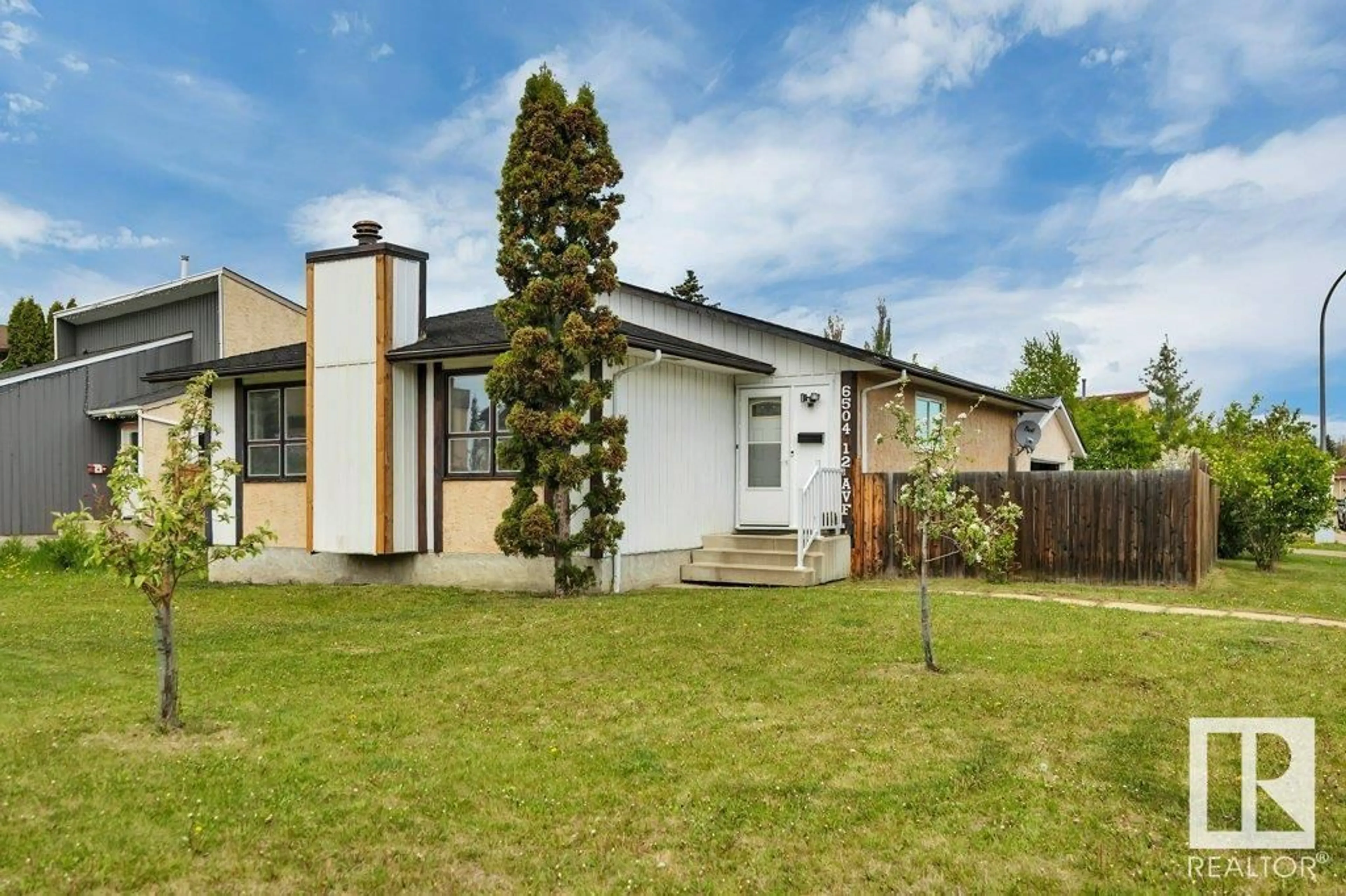 A pic from outside/outdoor area/front of a property/back of a property/a pic from drone, street for S NW - 6504 12 AV, Edmonton Alberta T6L2G1