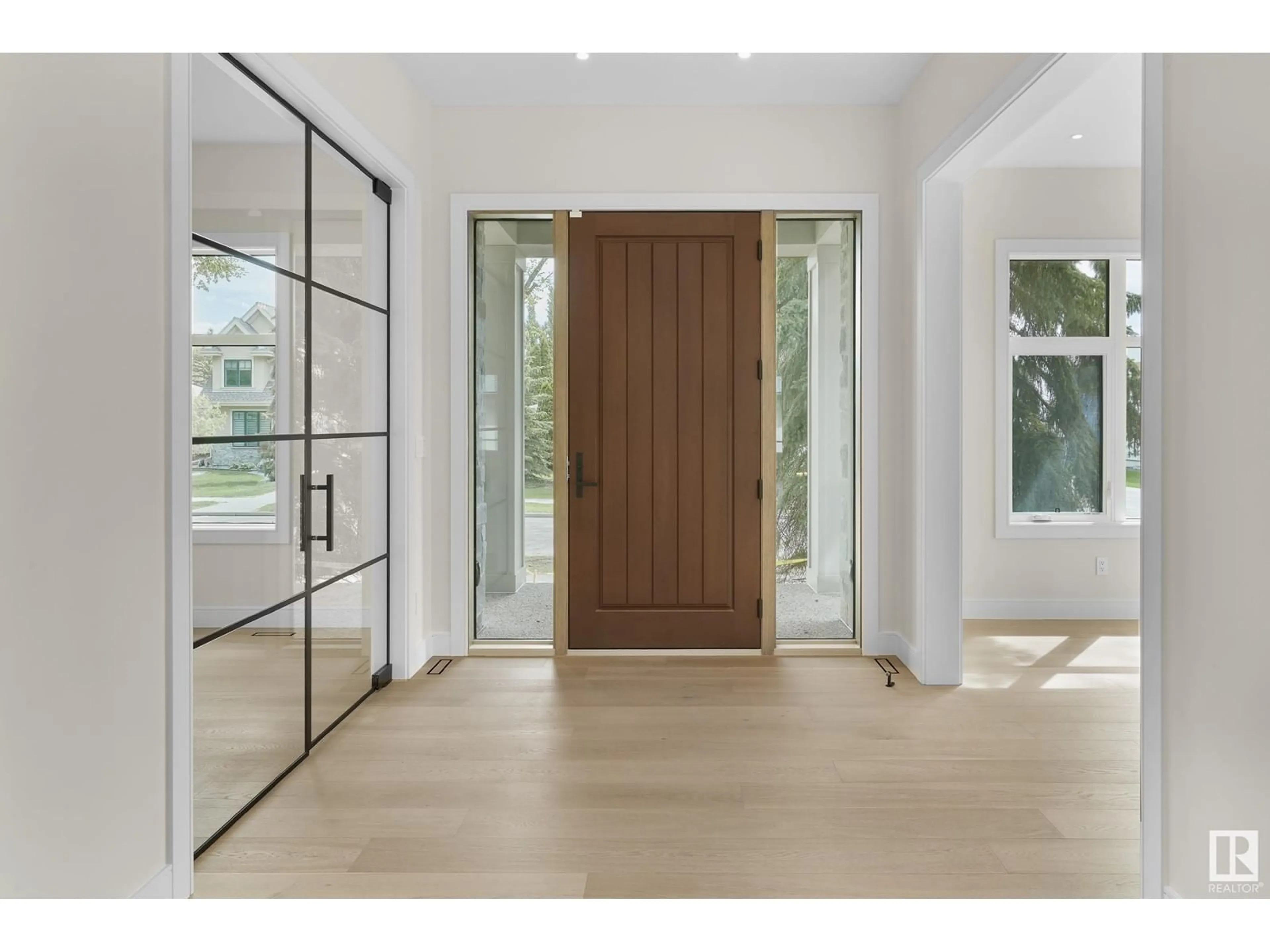 Indoor entryway for 9704 146 ST, Edmonton Alberta T5N2Z4
