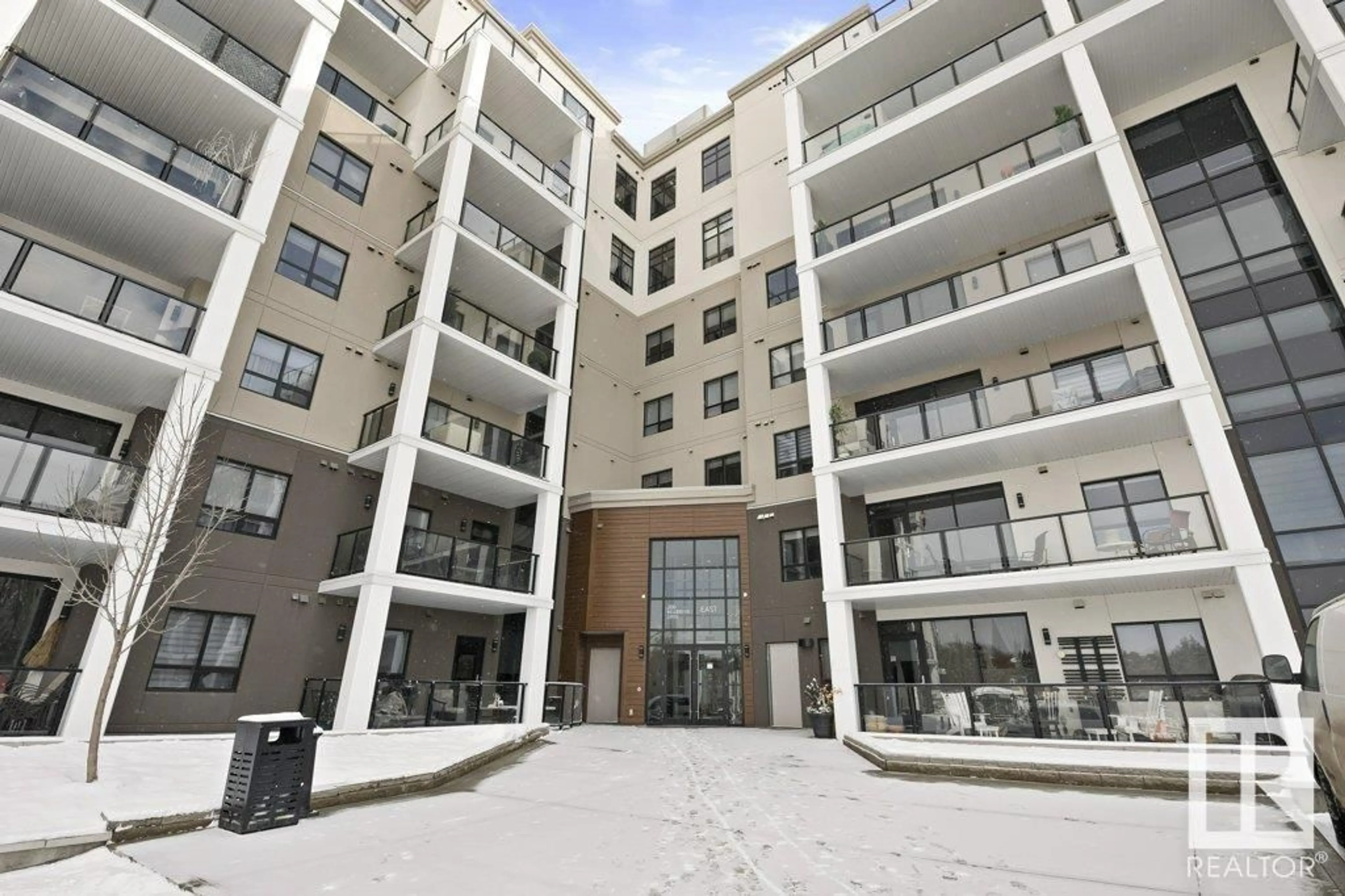 Patio, building for 200 - 930 BELLEROSE DR, St. Albert Alberta T8N7P7