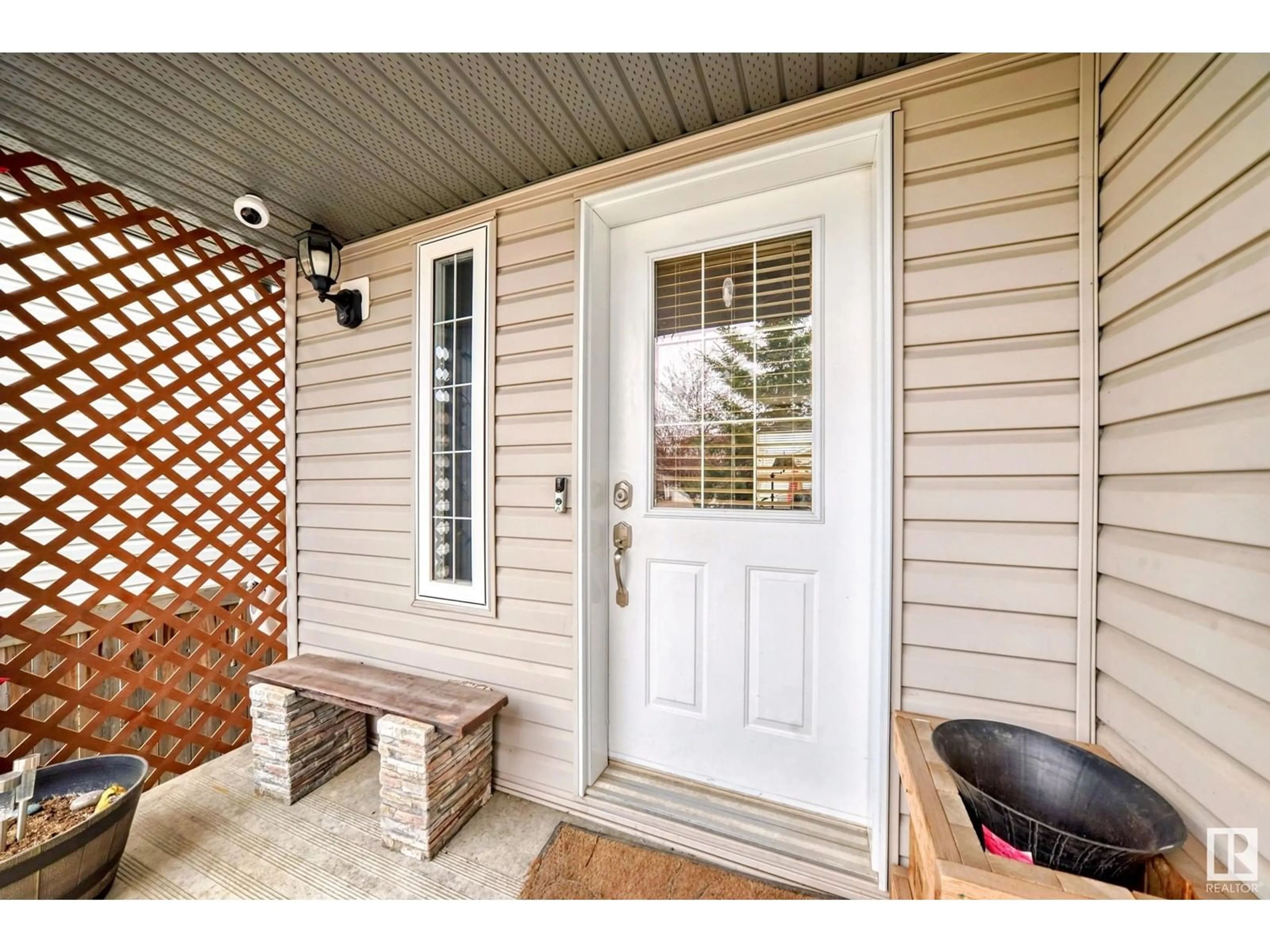 Indoor entryway for 469 FOXBORO WY, Sherwood Park Alberta T8A6K5