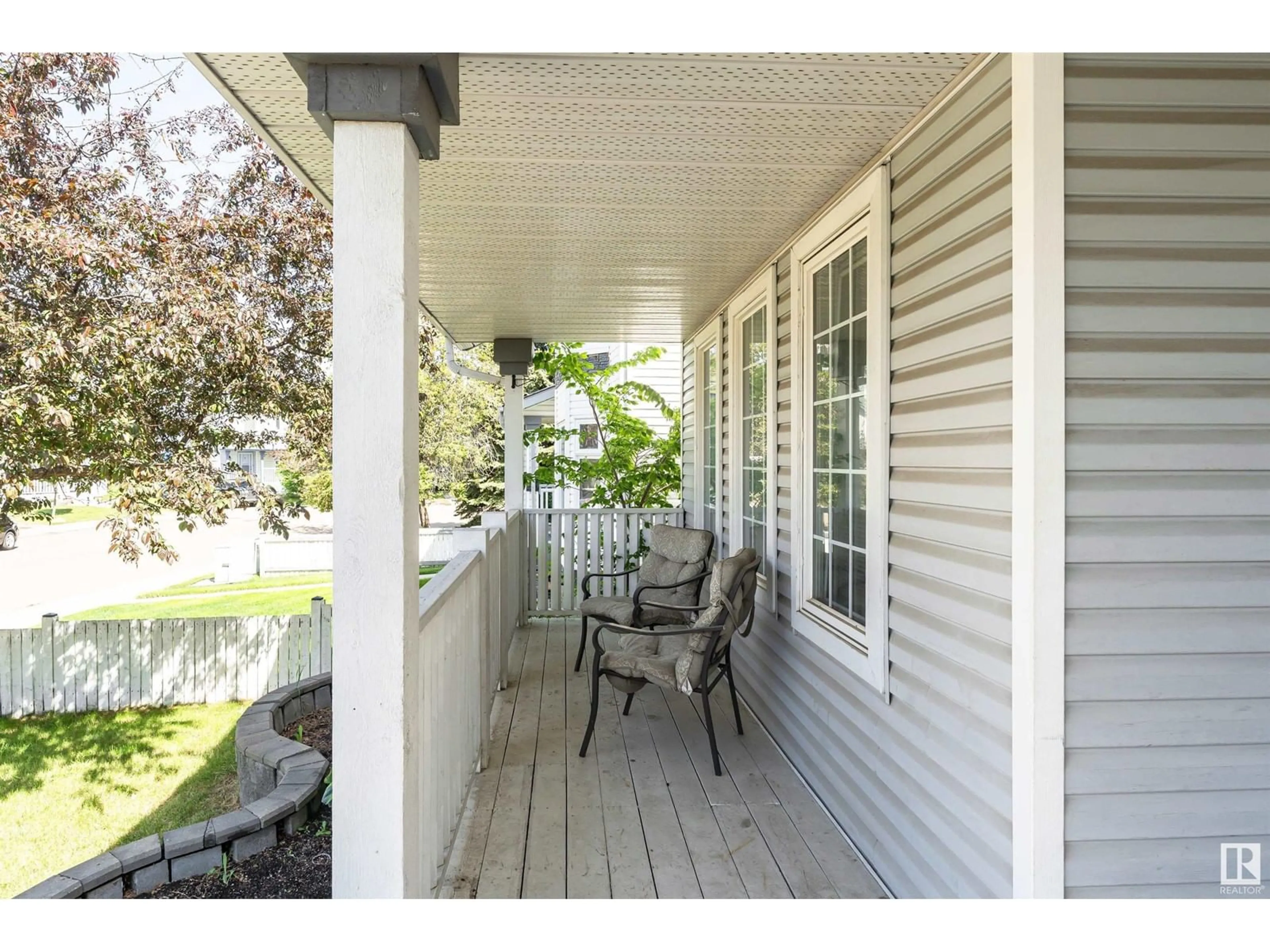 Patio, street for 1564 JARVIS CR, Edmonton Alberta T6L6S3