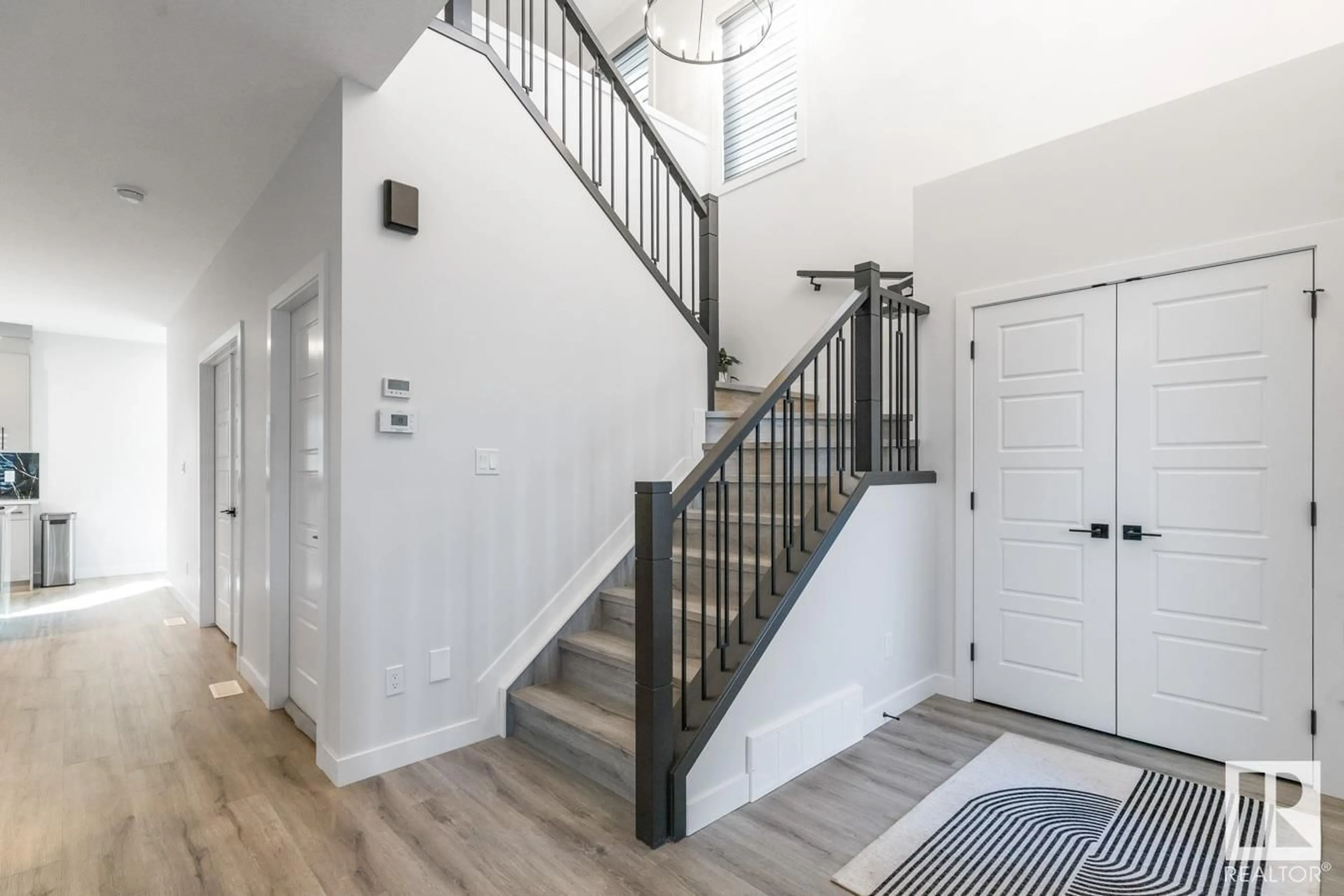 Indoor entryway for 4219 VETERANS WY, Edmonton Alberta T5E6W7