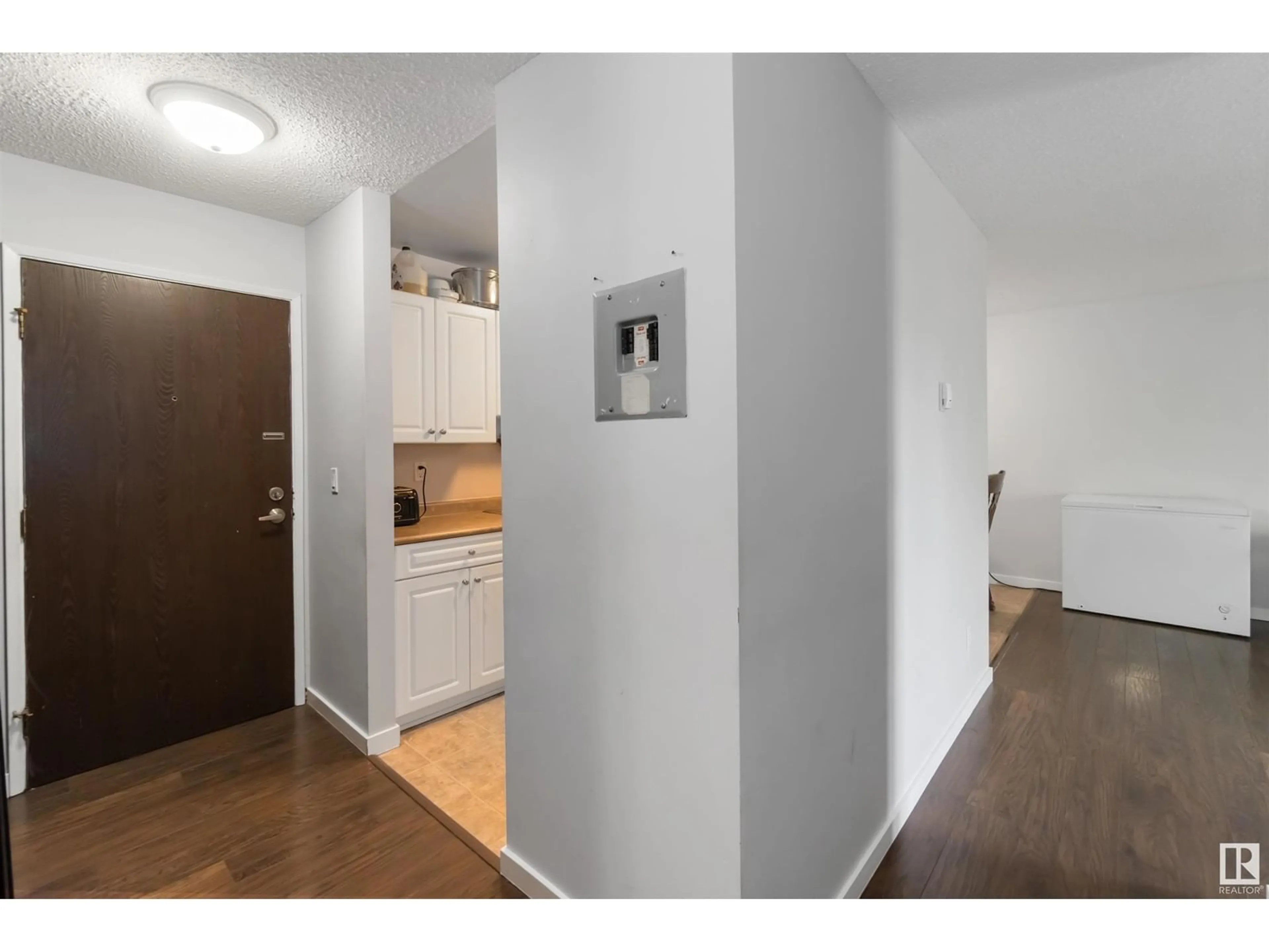 Indoor entryway for #413 - 4608 52 AV, Stony Plain Alberta T7Z1N7