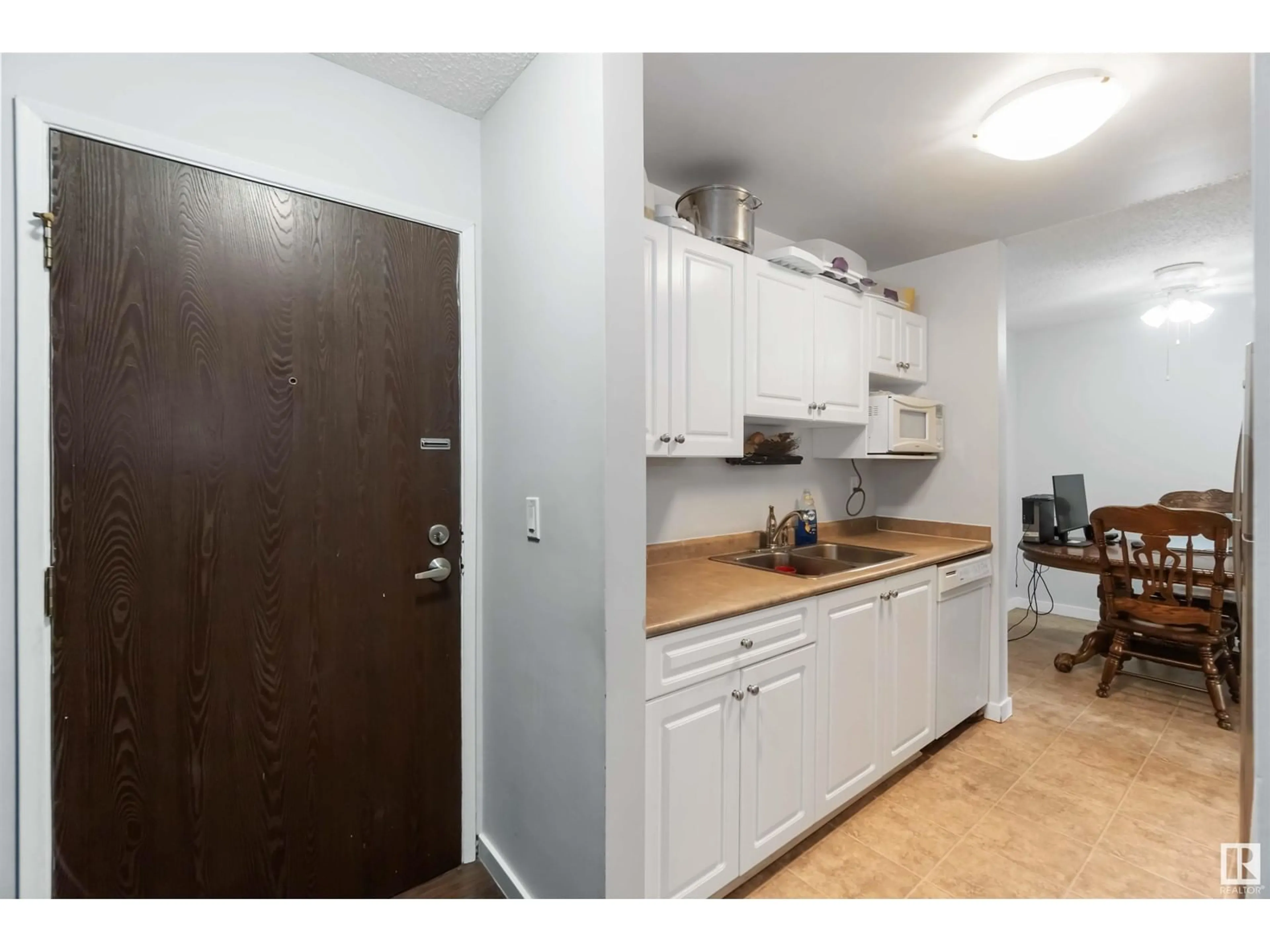 Standard kitchen, unknown for #413 - 4608 52 AV, Stony Plain Alberta T7Z1N7