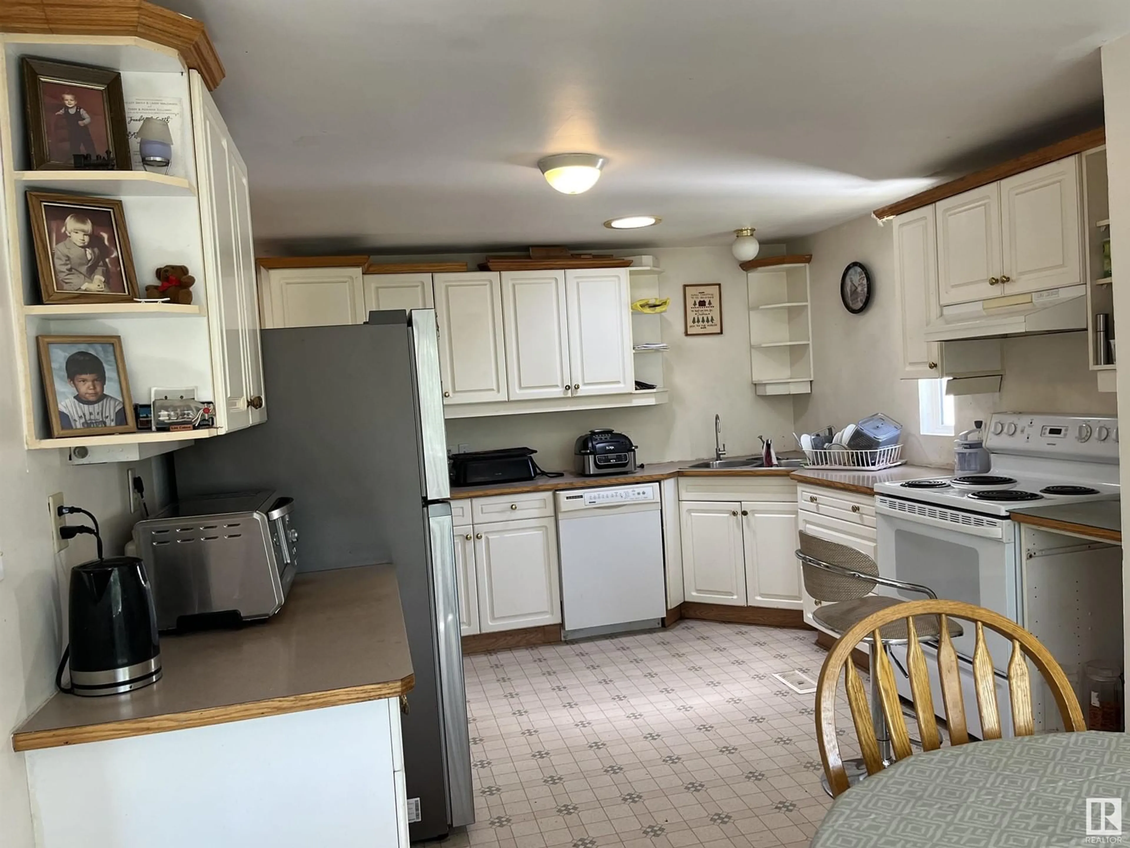 Standard kitchen, unknown for 53510 - 13 HWY 43, Rural Lac Ste. Anne County Alberta T0E1V0