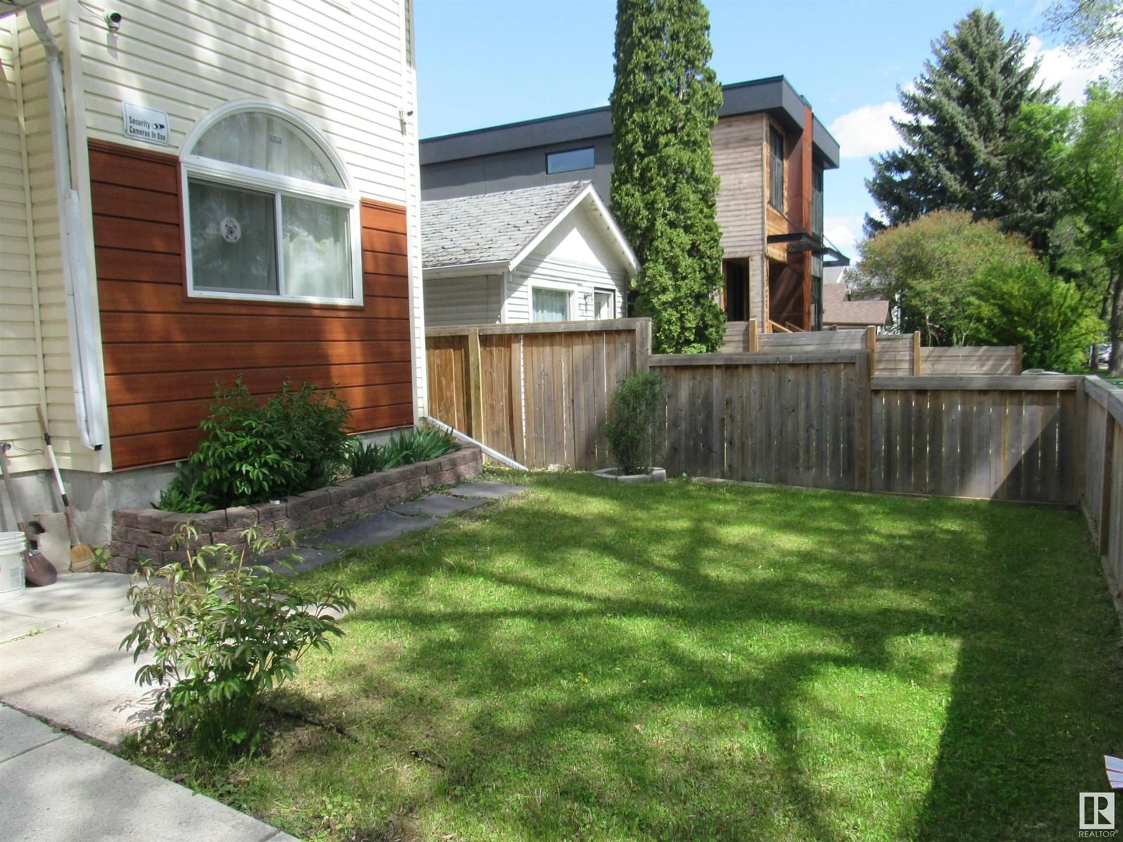 Patio, street for 9646 73 AV, Edmonton Alberta T6E1B2