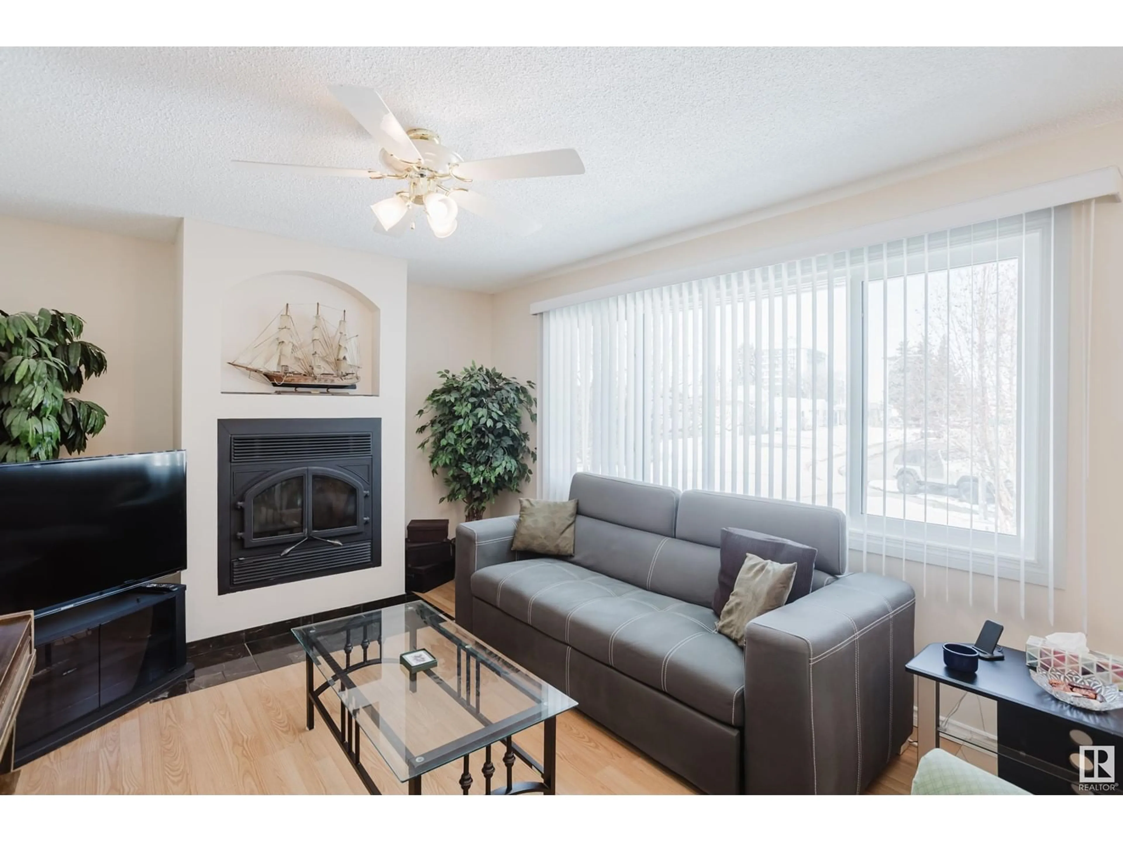 Living room with furniture, wood/laminate floor for NW - 9539 133 AV, Edmonton Alberta T5E1C7
