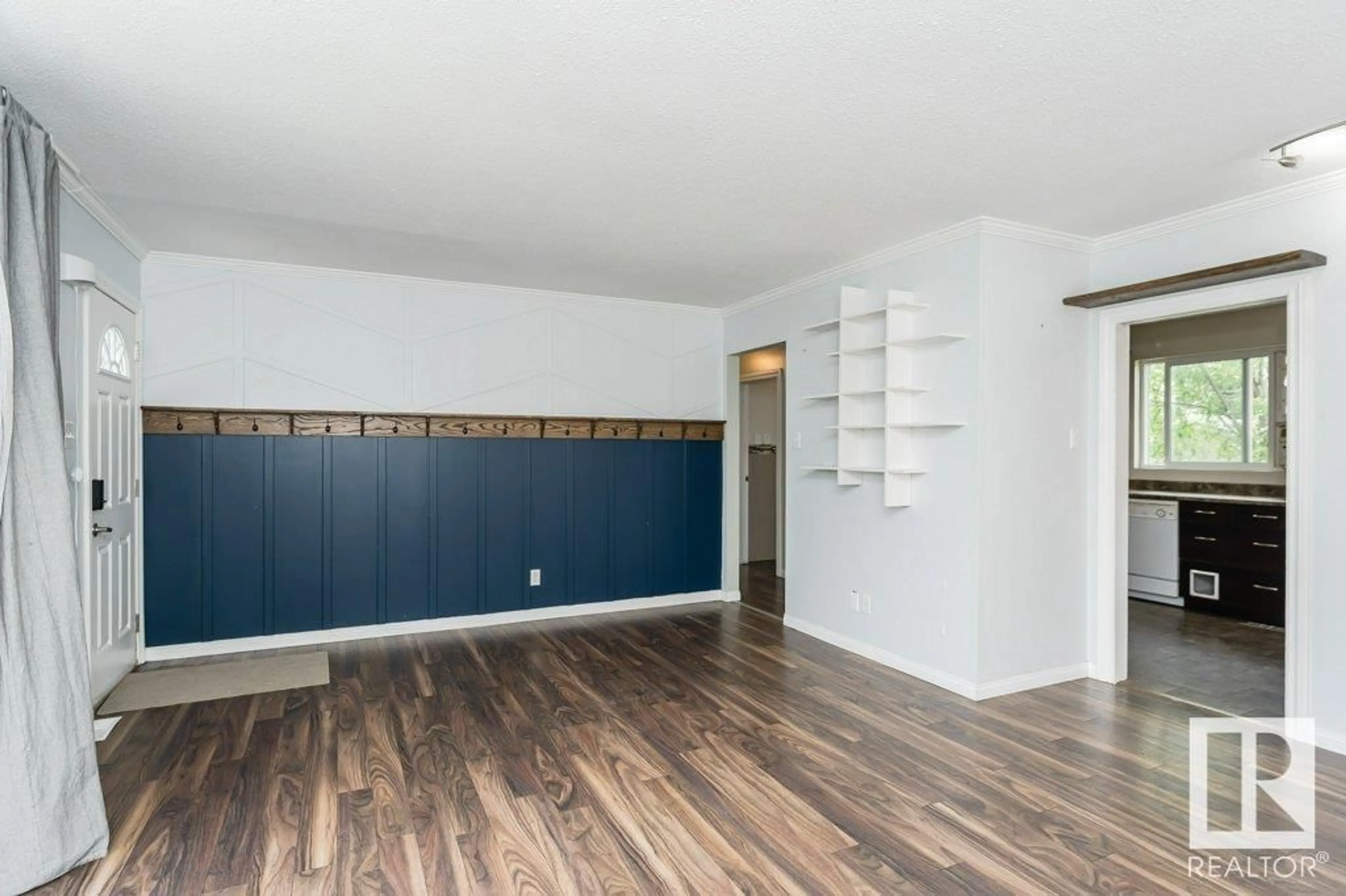 A pic of a room for 9436 76 ST, Edmonton Alberta T6C2K6