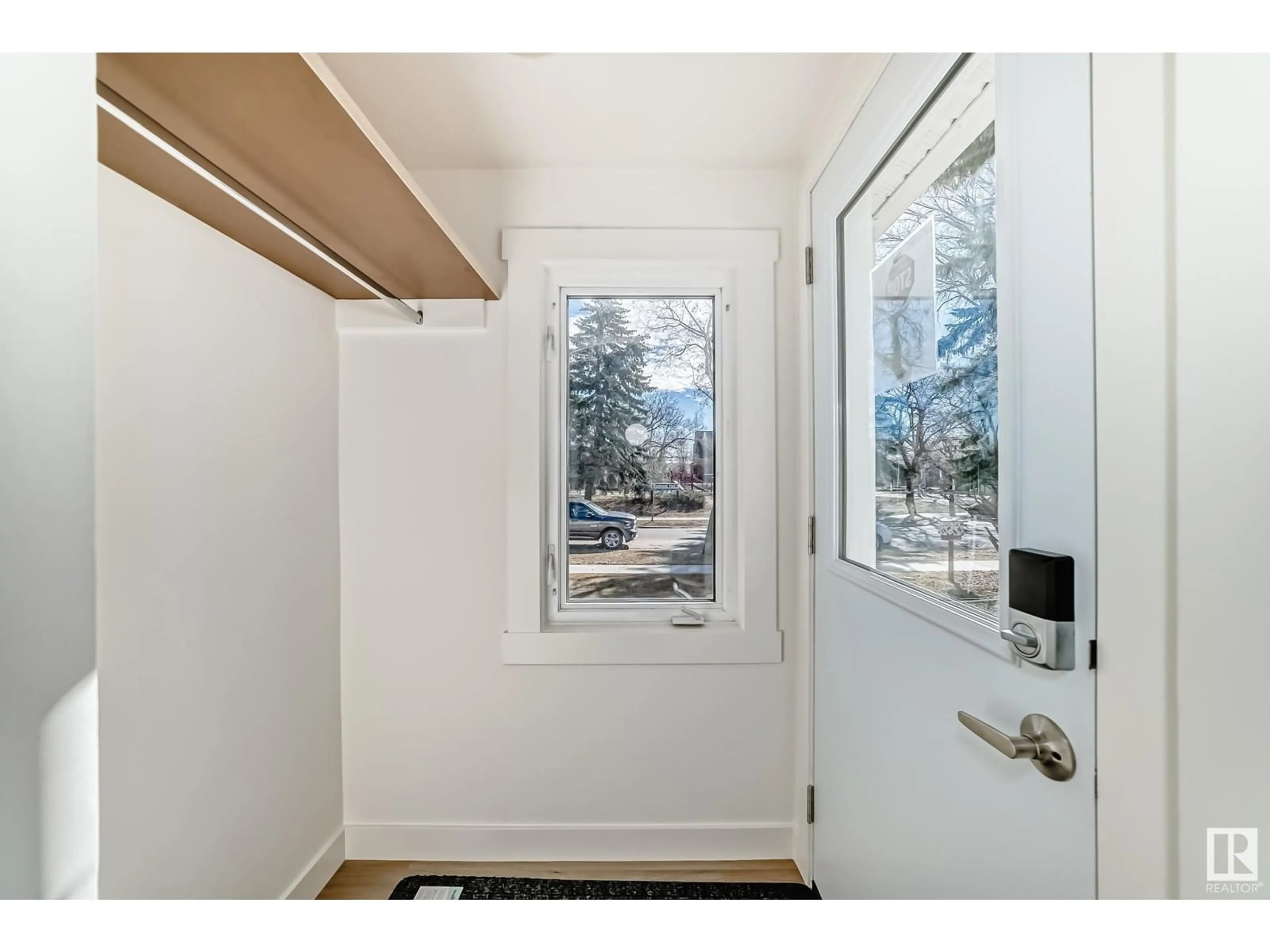 Indoor entryway for NW - 11818 86 ST, Edmonton Alberta T5B3K1