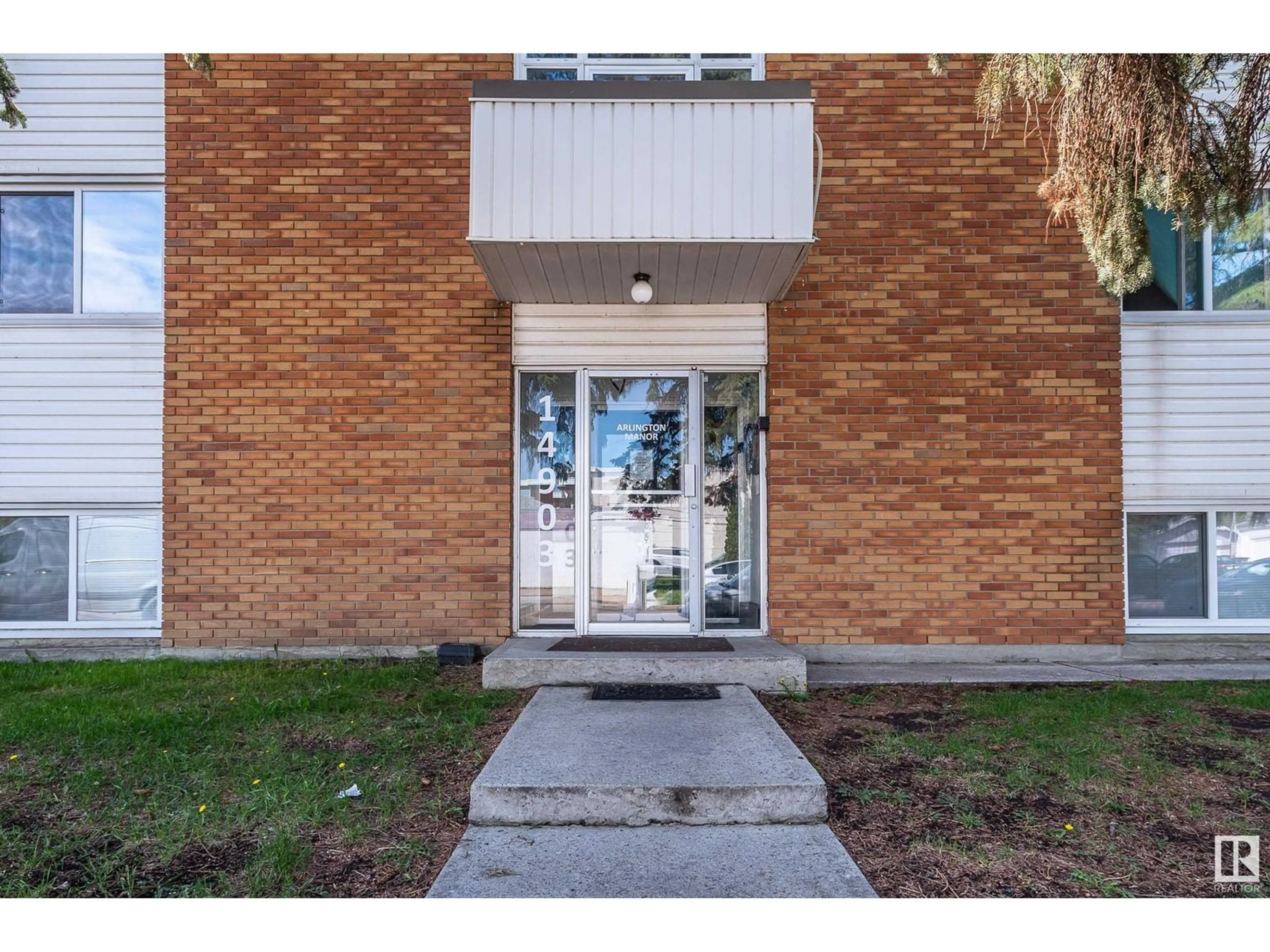 Indoor foyer for 302 - 14903 92 AV, Edmonton Alberta T5R5B5