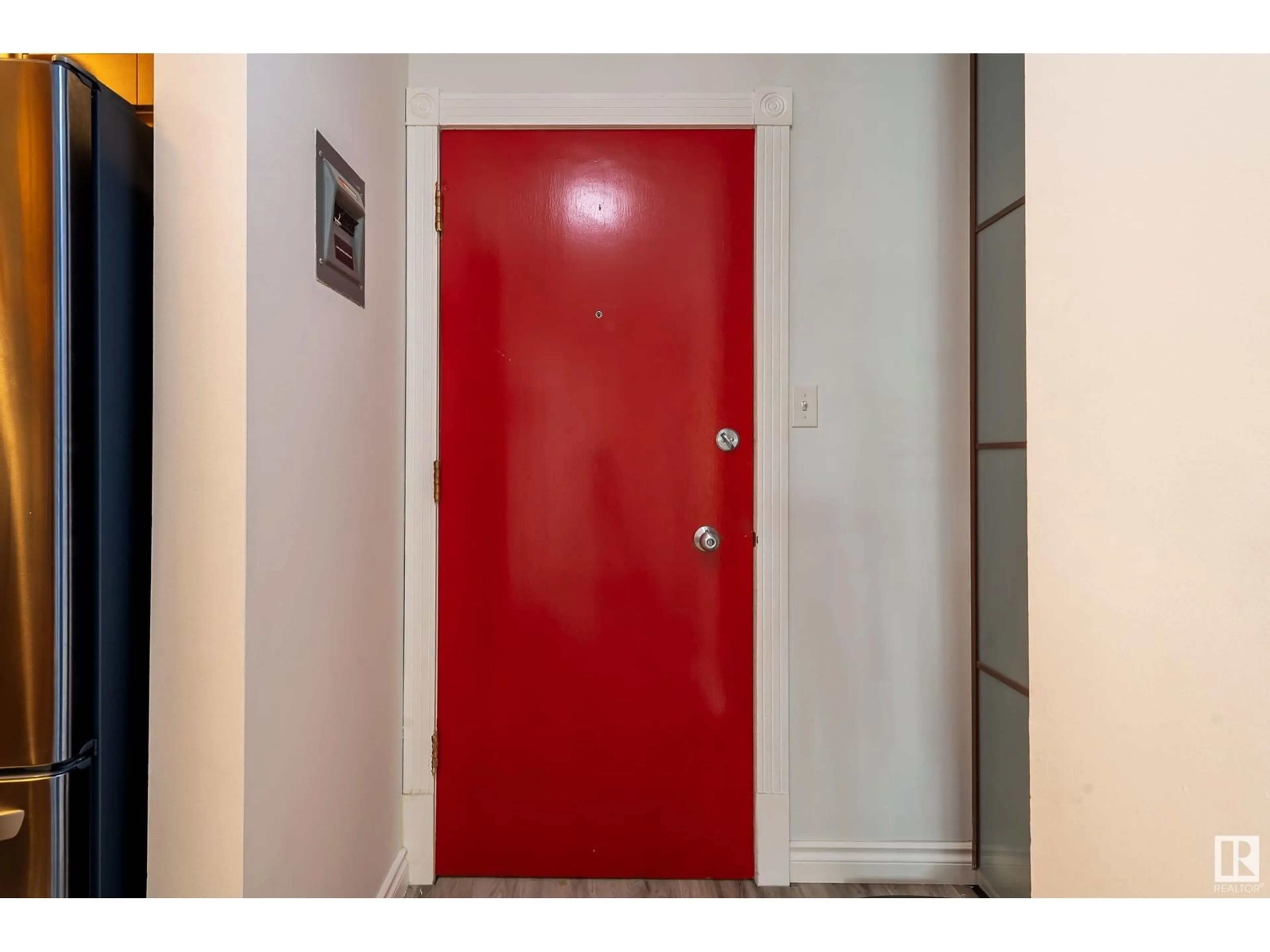 Indoor entryway for 302 - 14903 92 AV, Edmonton Alberta T5R5B5