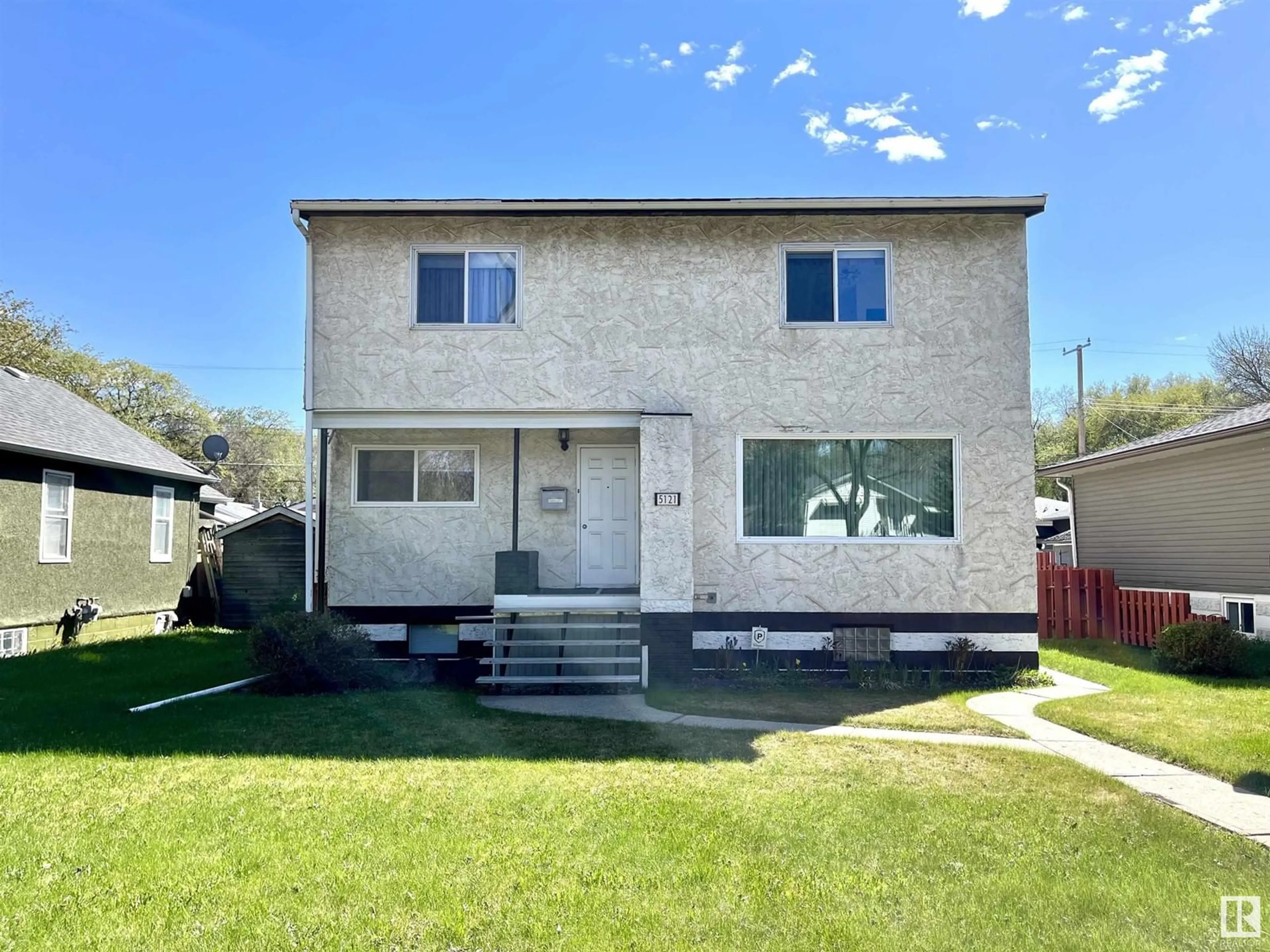 Home with vinyl exterior material, street for 5121 118 AV, Edmonton Alberta T5W1C1