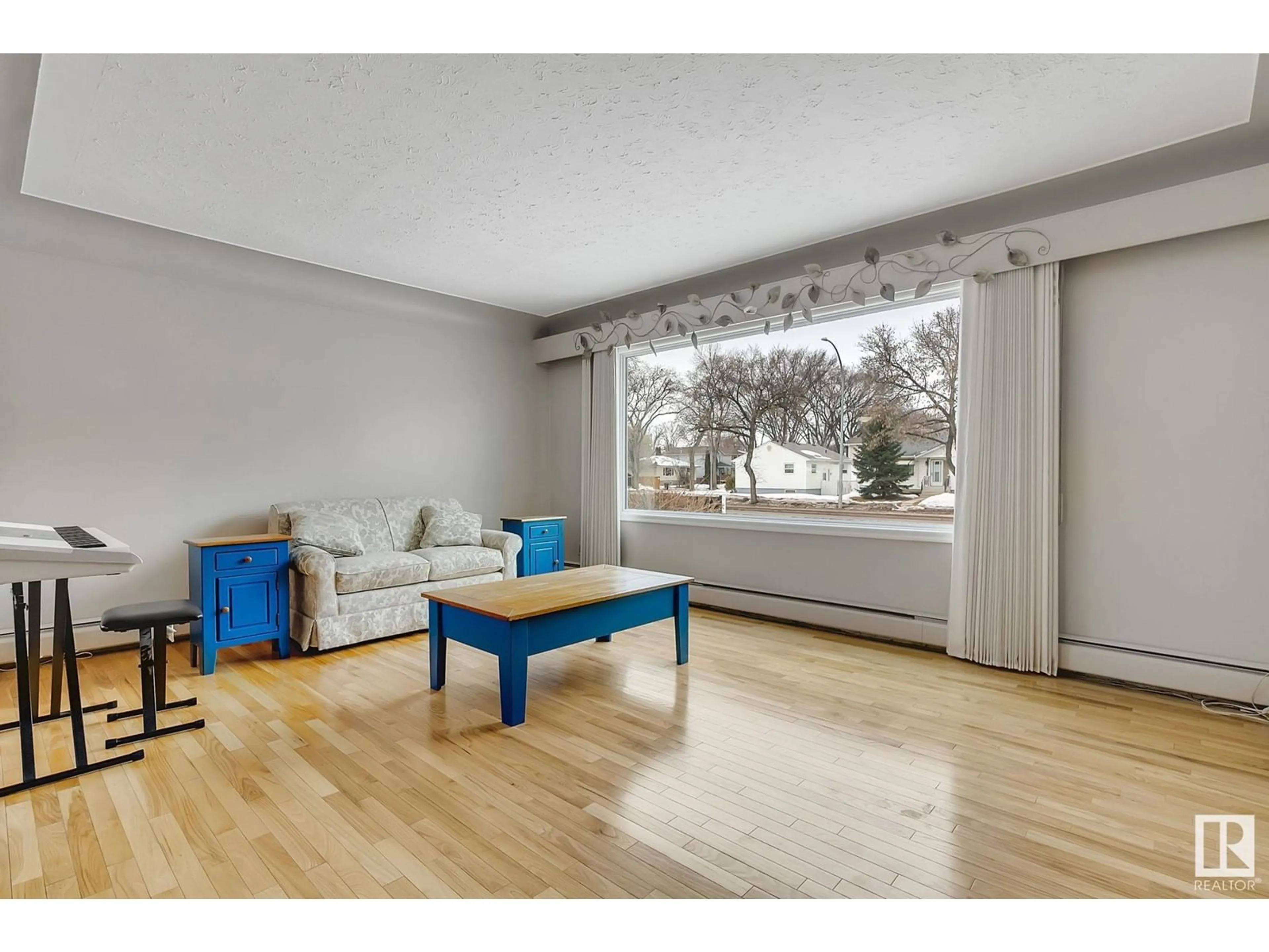 Living room with furniture, wood/laminate floor for 5121 118 AV, Edmonton Alberta T5W1C1