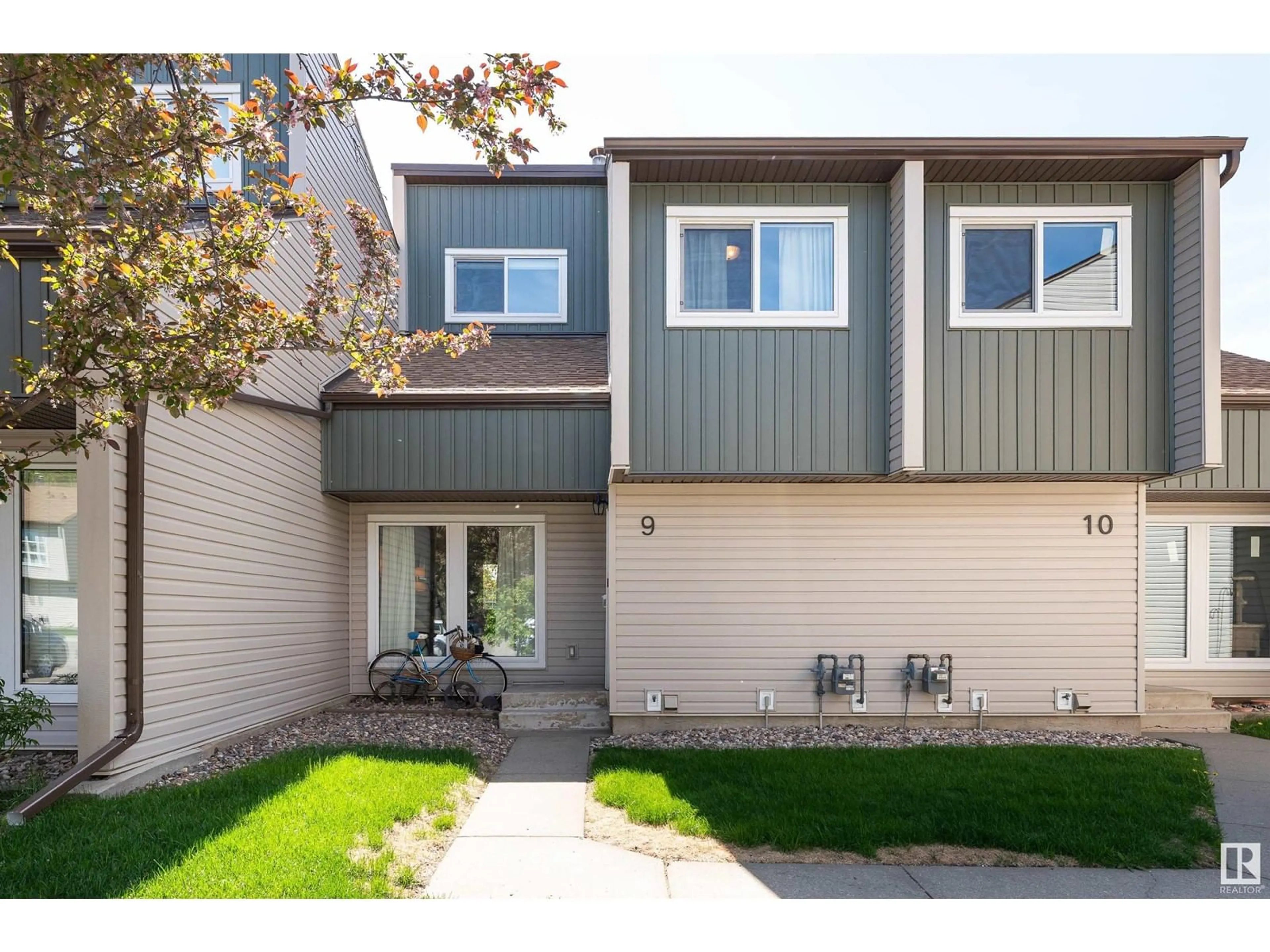 Home with vinyl exterior material, street for #9 - 2020 105 ST, Edmonton Alberta T6J5J2