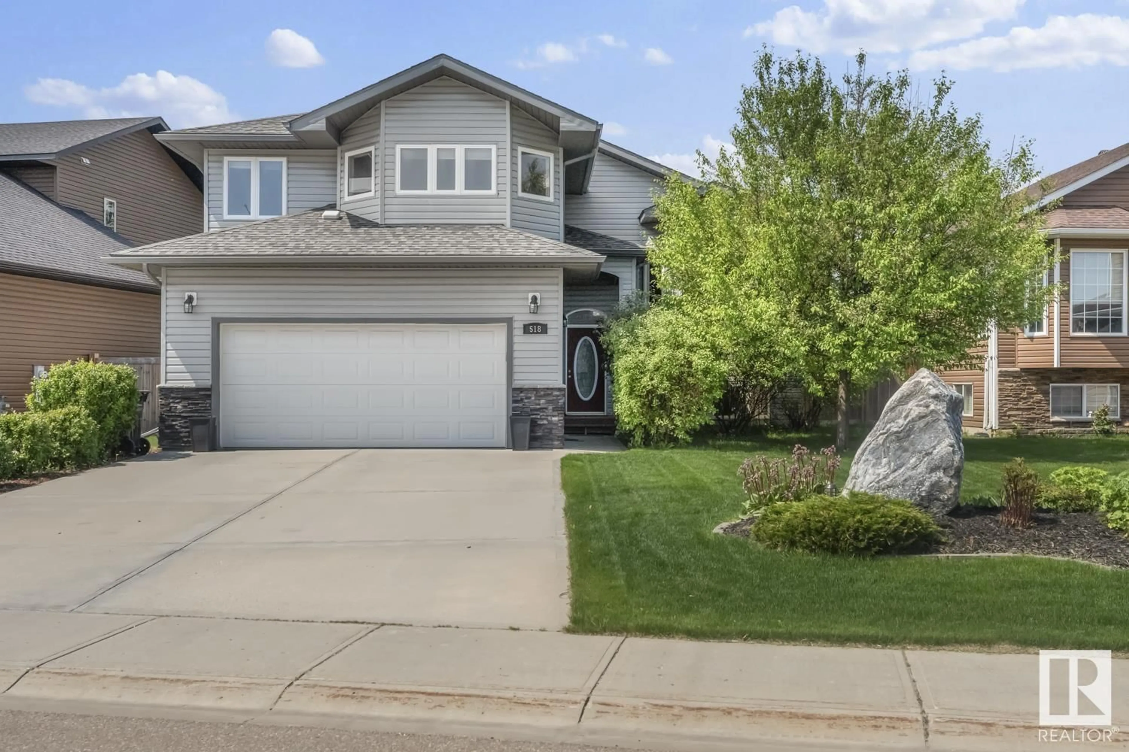 Home with vinyl exterior material, street for 518 26 ST, Cold Lake Alberta T9M0B2