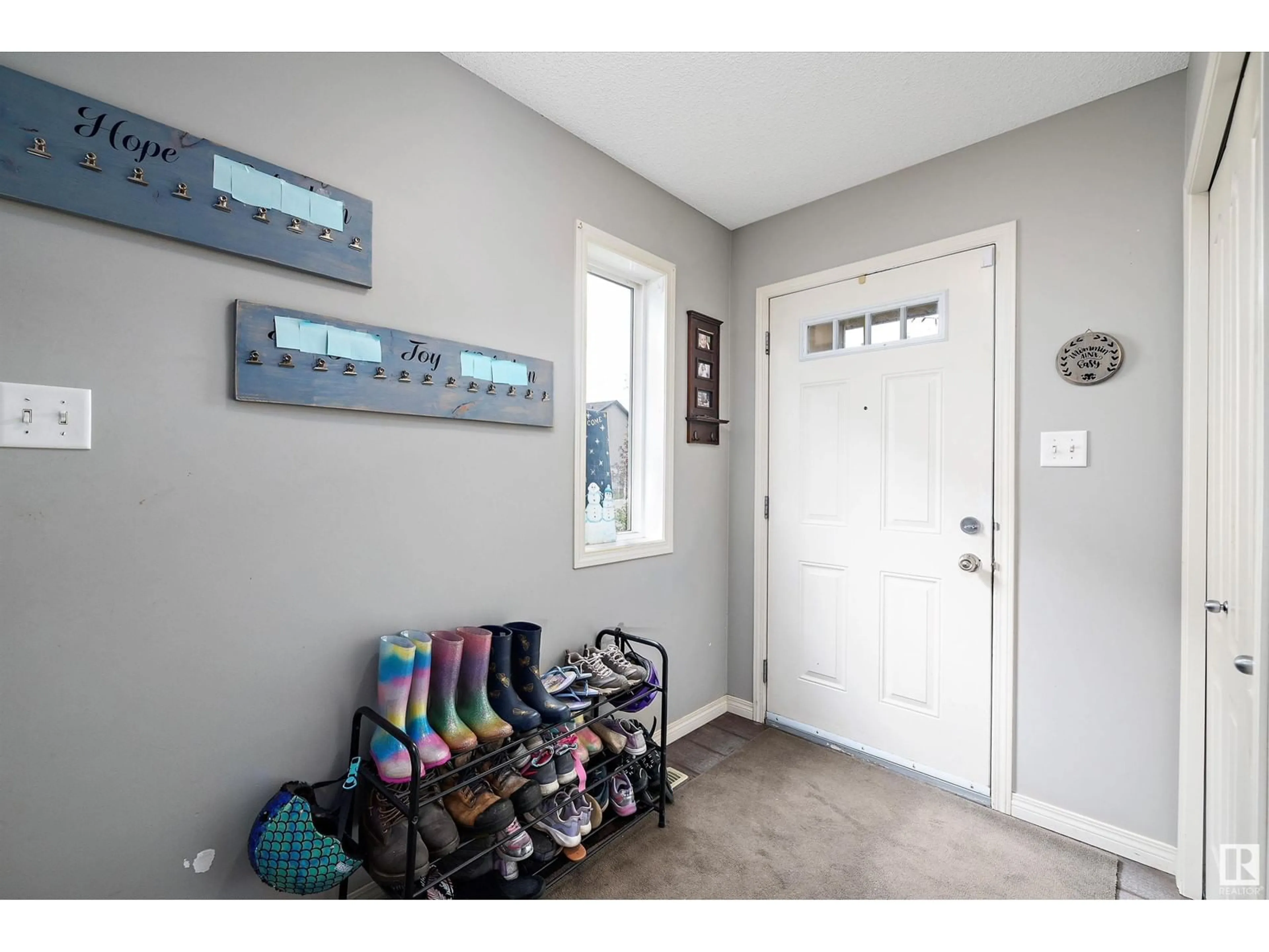 Indoor entryway for 28 CARAGANA WY, Fort Saskatchewan Alberta T8L0H8
