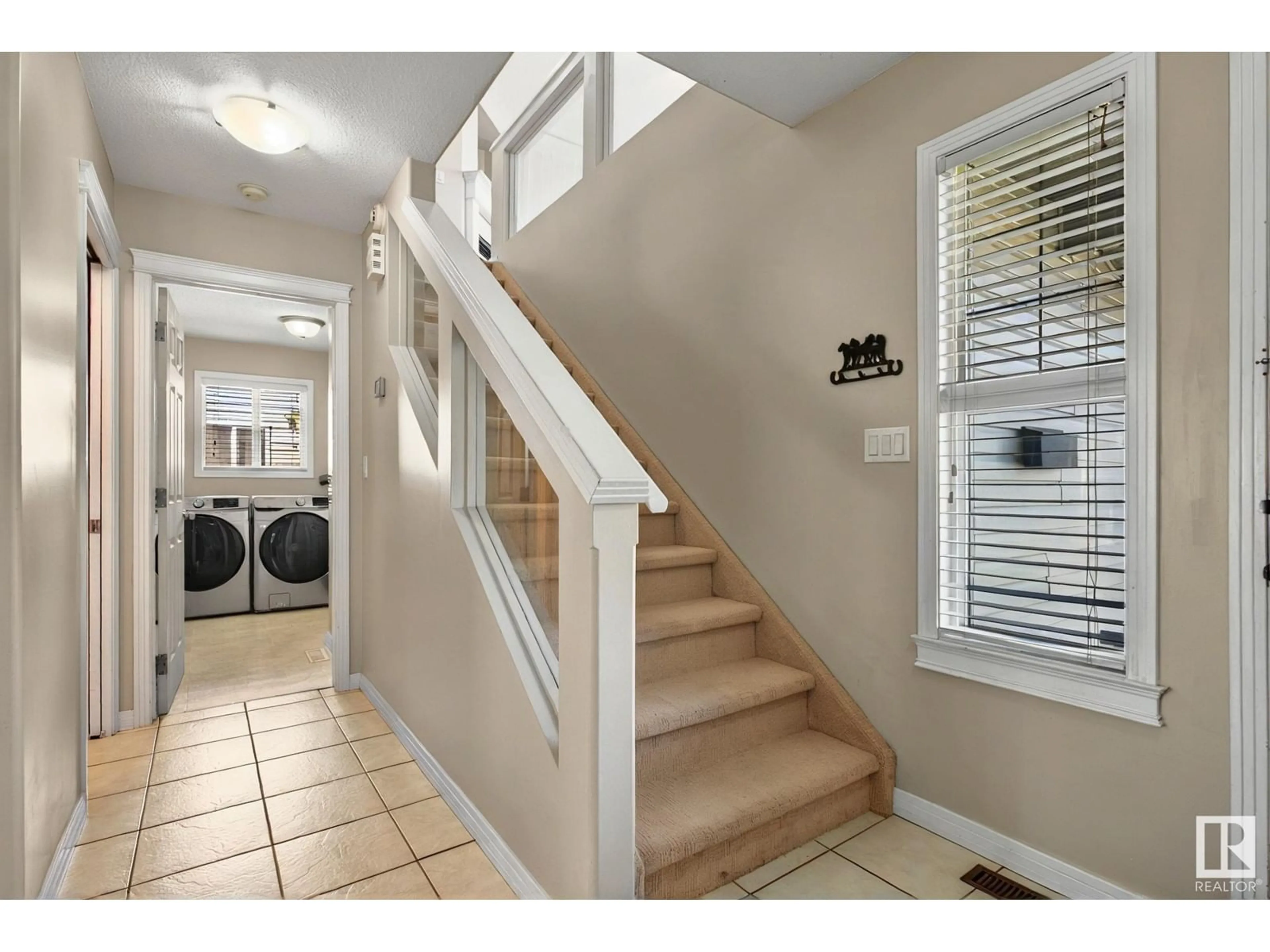 Indoor entryway for 42 EASTGATE WY, St. Albert Alberta T8N7K1