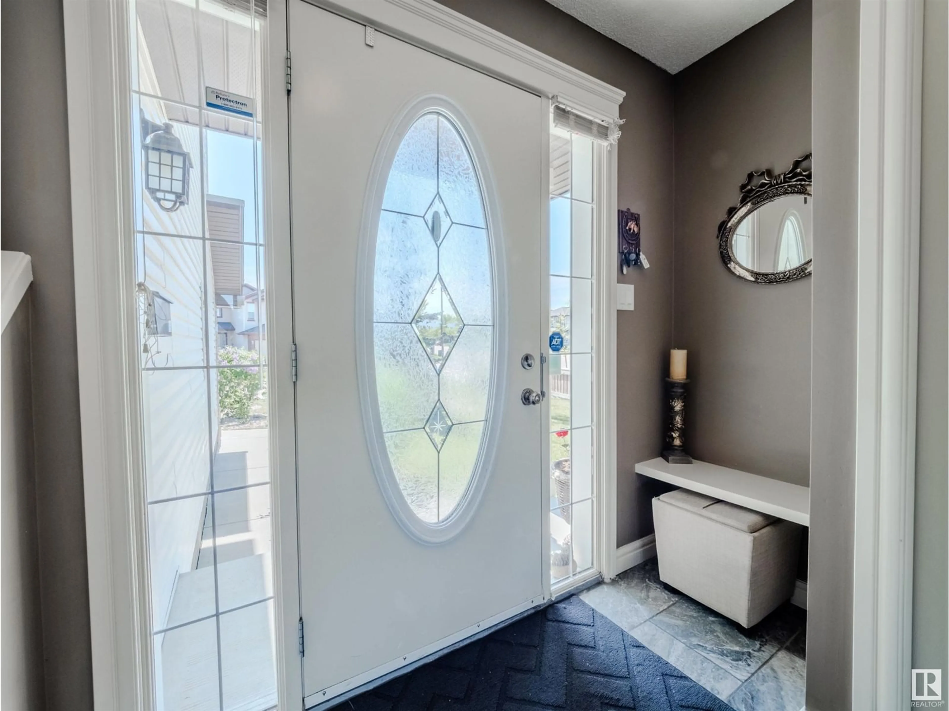 Indoor entryway for 8509 SLOANE CR, Edmonton Alberta T6R0L1
