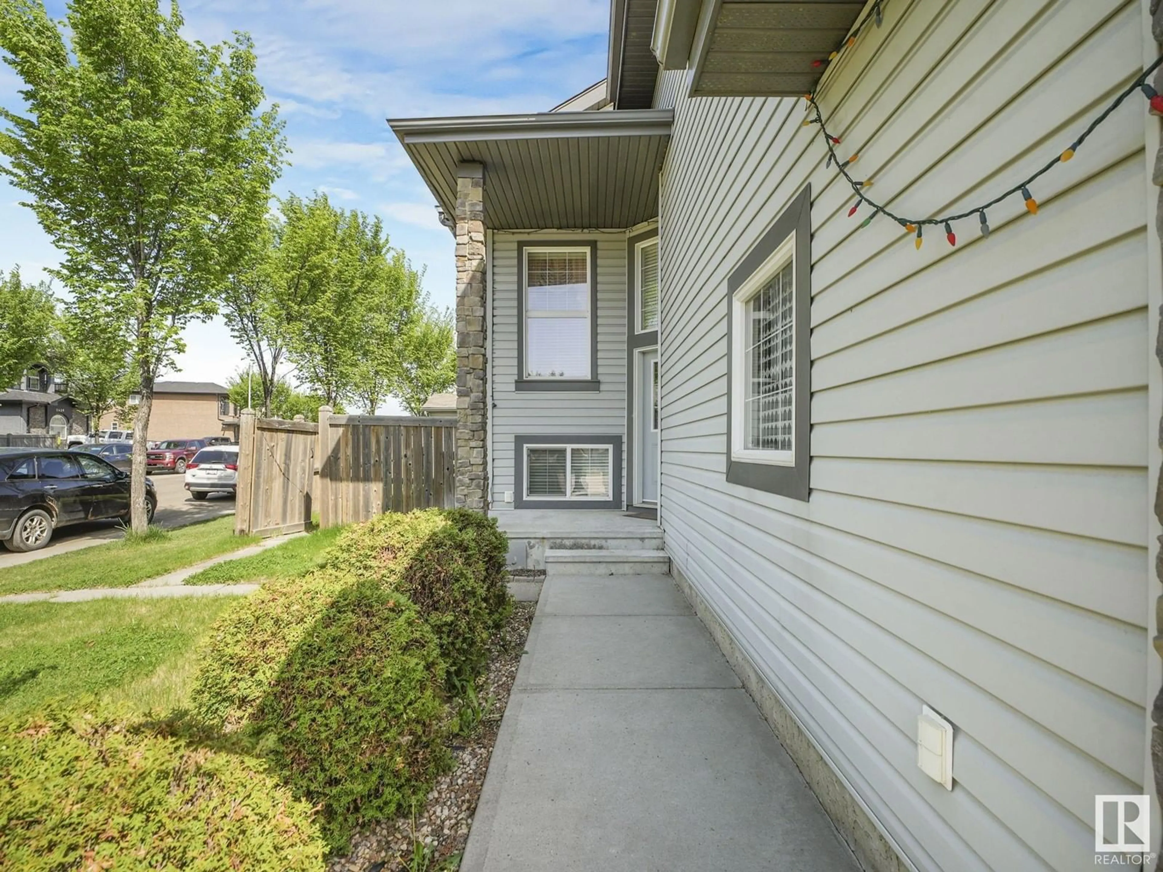 Unknown for 17039 74 ST, Edmonton Alberta T5Z0B6