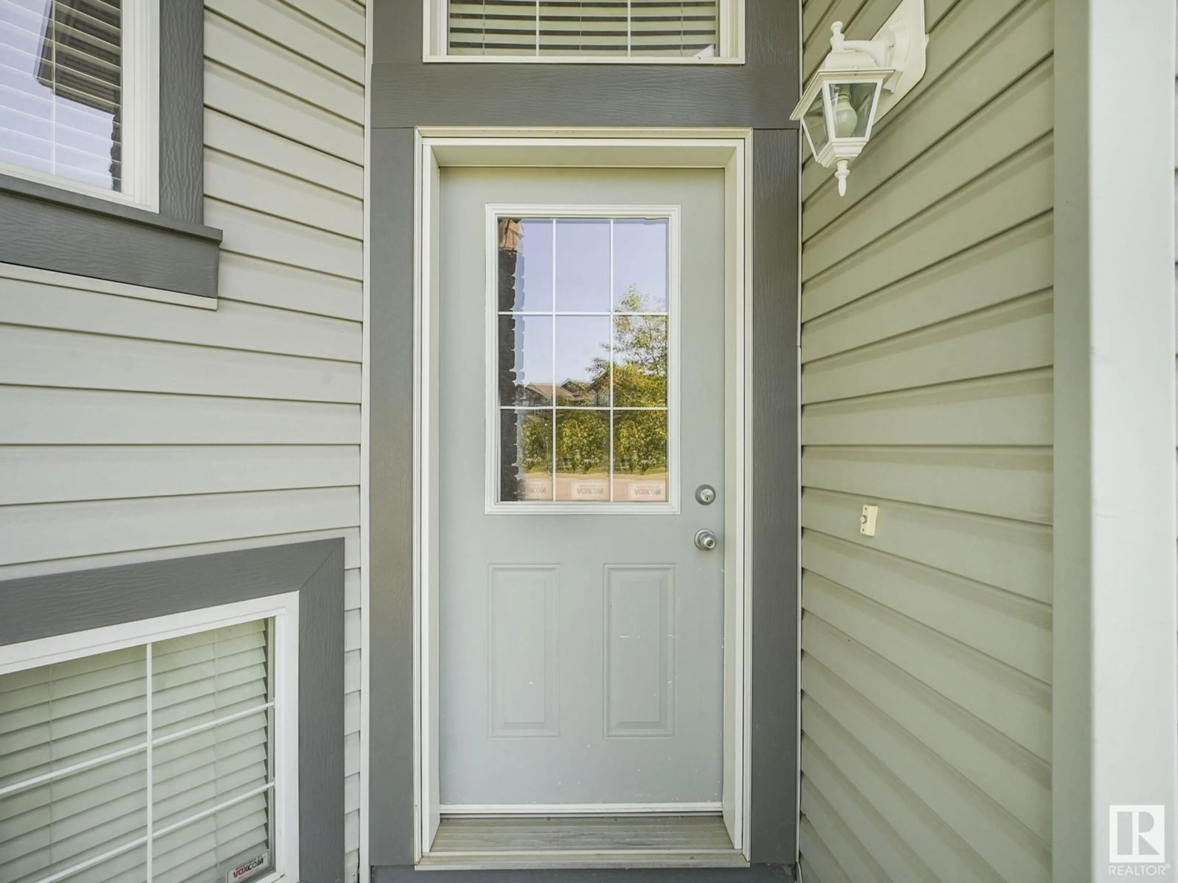 Indoor entryway for 17039 74 ST, Edmonton Alberta T5Z0B6