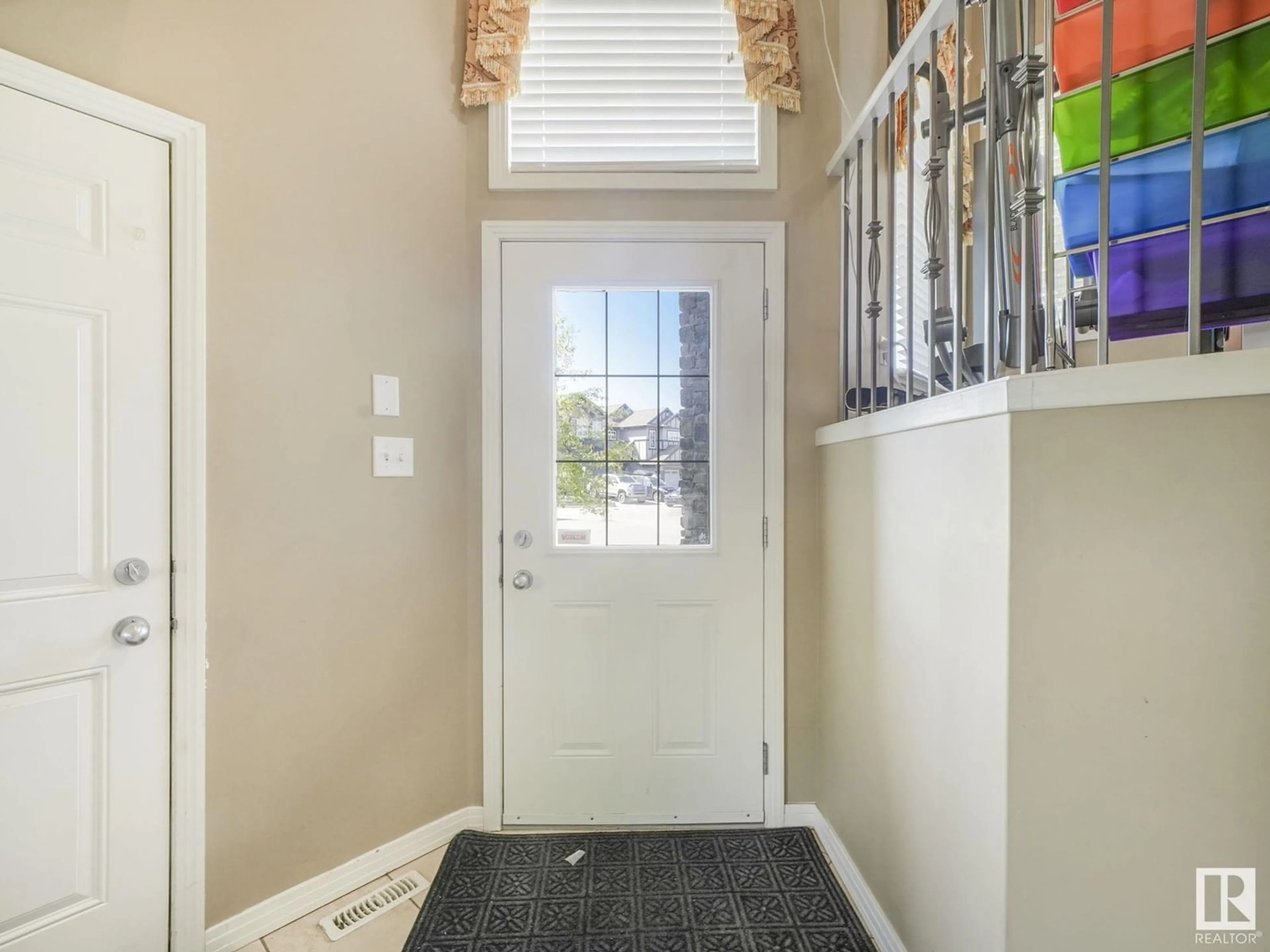 Indoor entryway for 17039 74 ST, Edmonton Alberta T5Z0B6