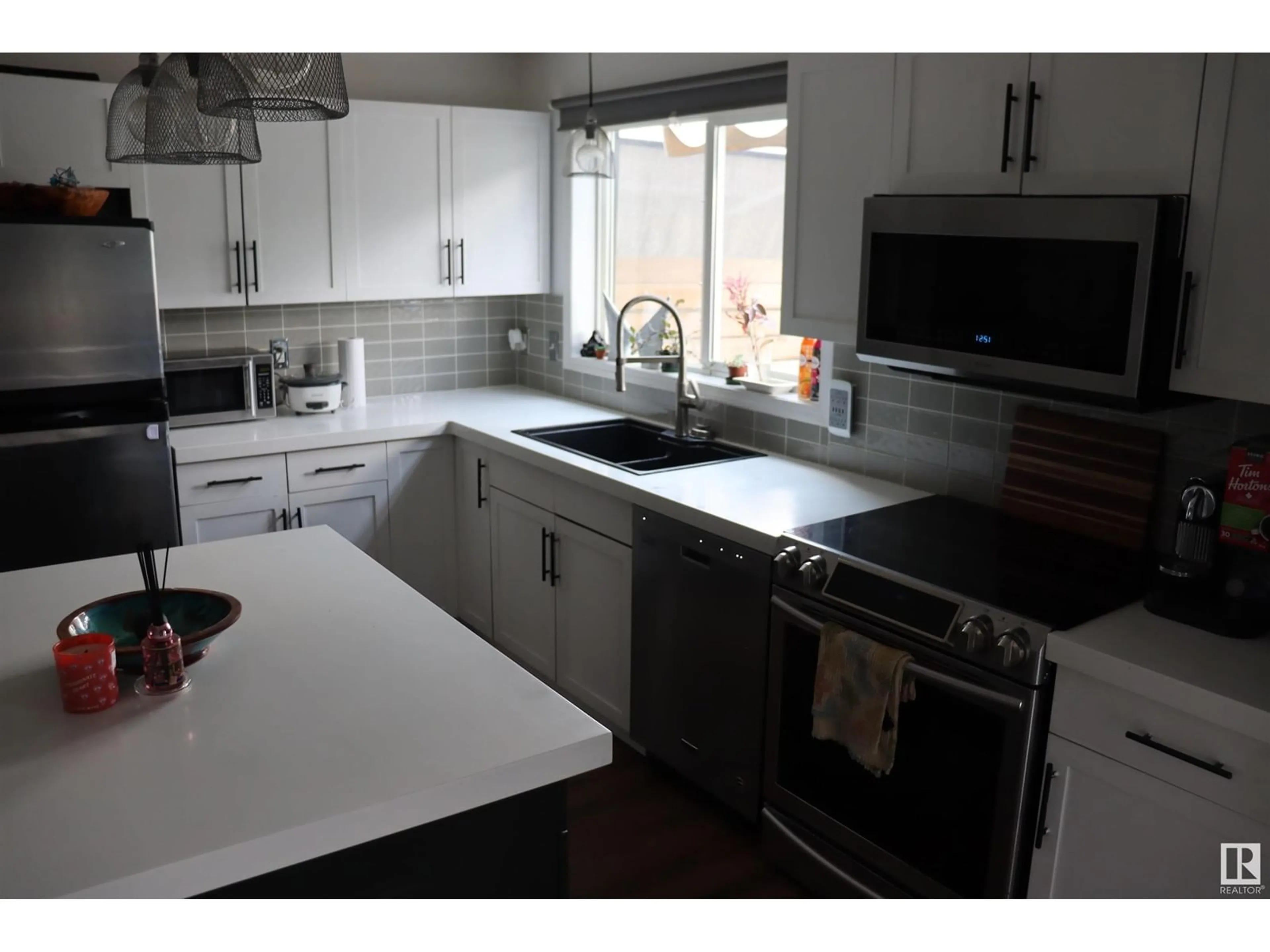 Open concept kitchen, ceramic/tile floor for SW - 9132 SHAW WY, Edmonton Alberta T6X0S4