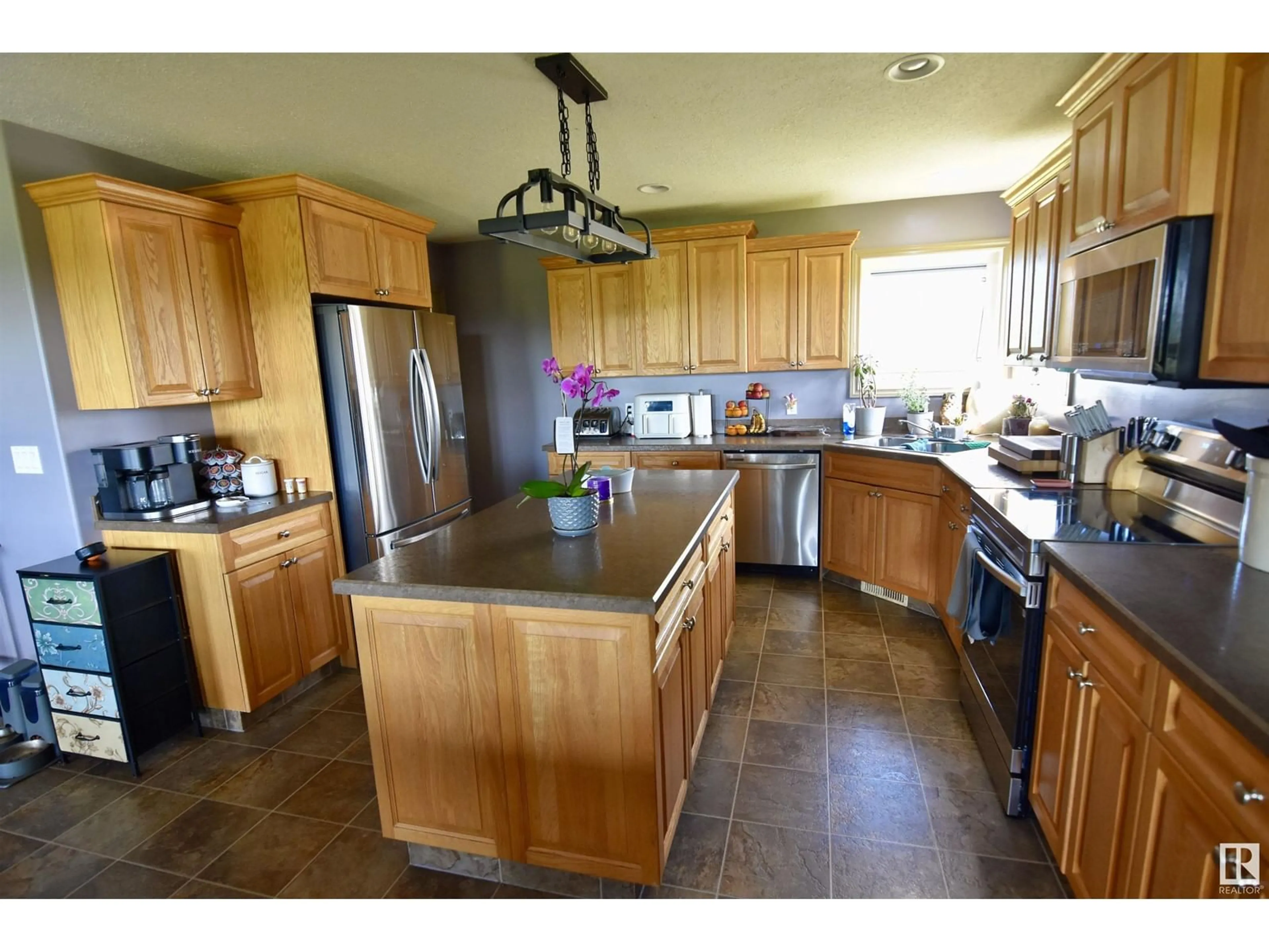 Open concept kitchen, unknown for 56401 RR 105, Rural St. Paul County Alberta T0A2G0