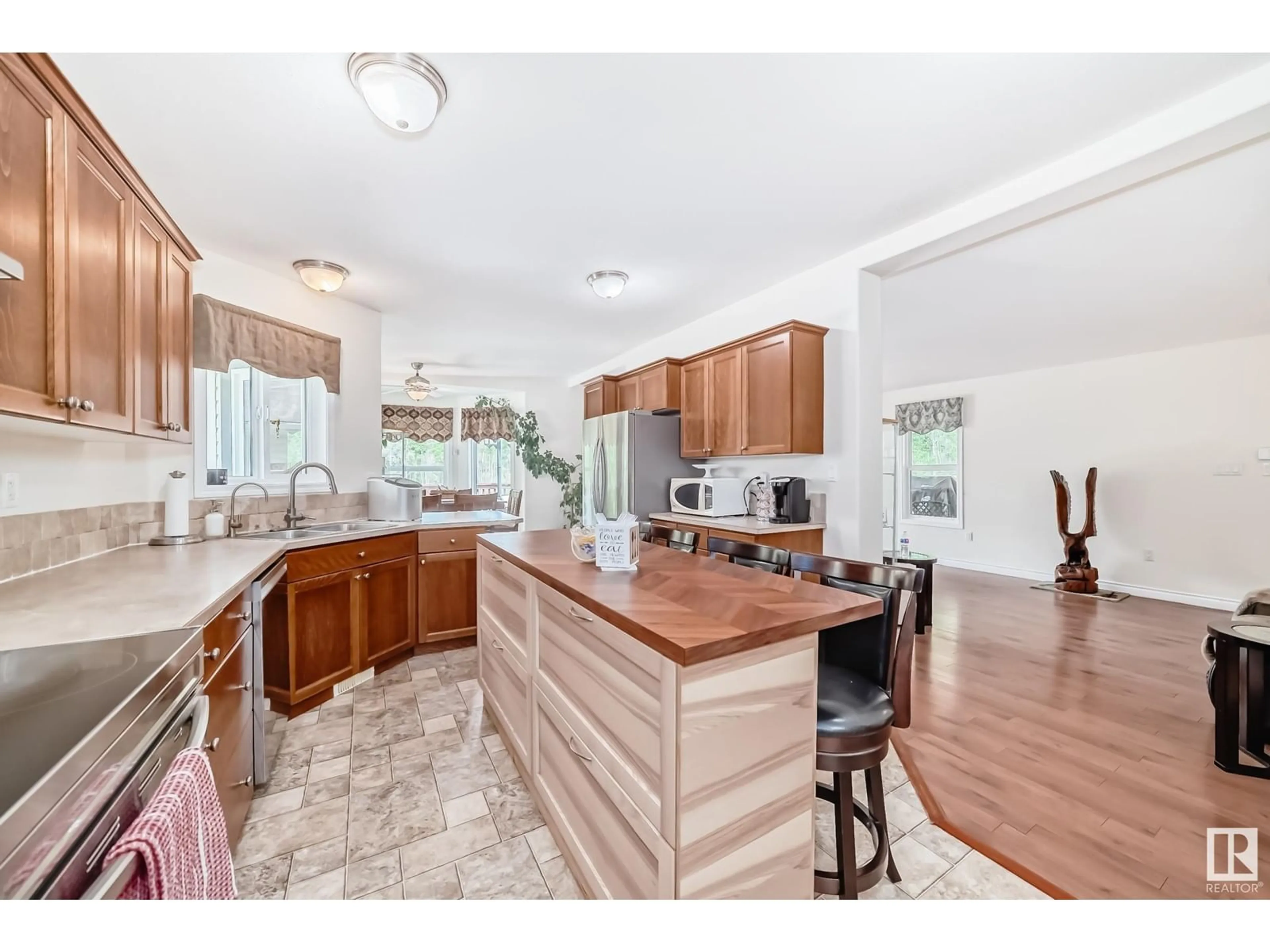 Open concept kitchen, unknown for 326 53319 RGE ROAD 31, Rural Parkland County Alberta T7Y0E3