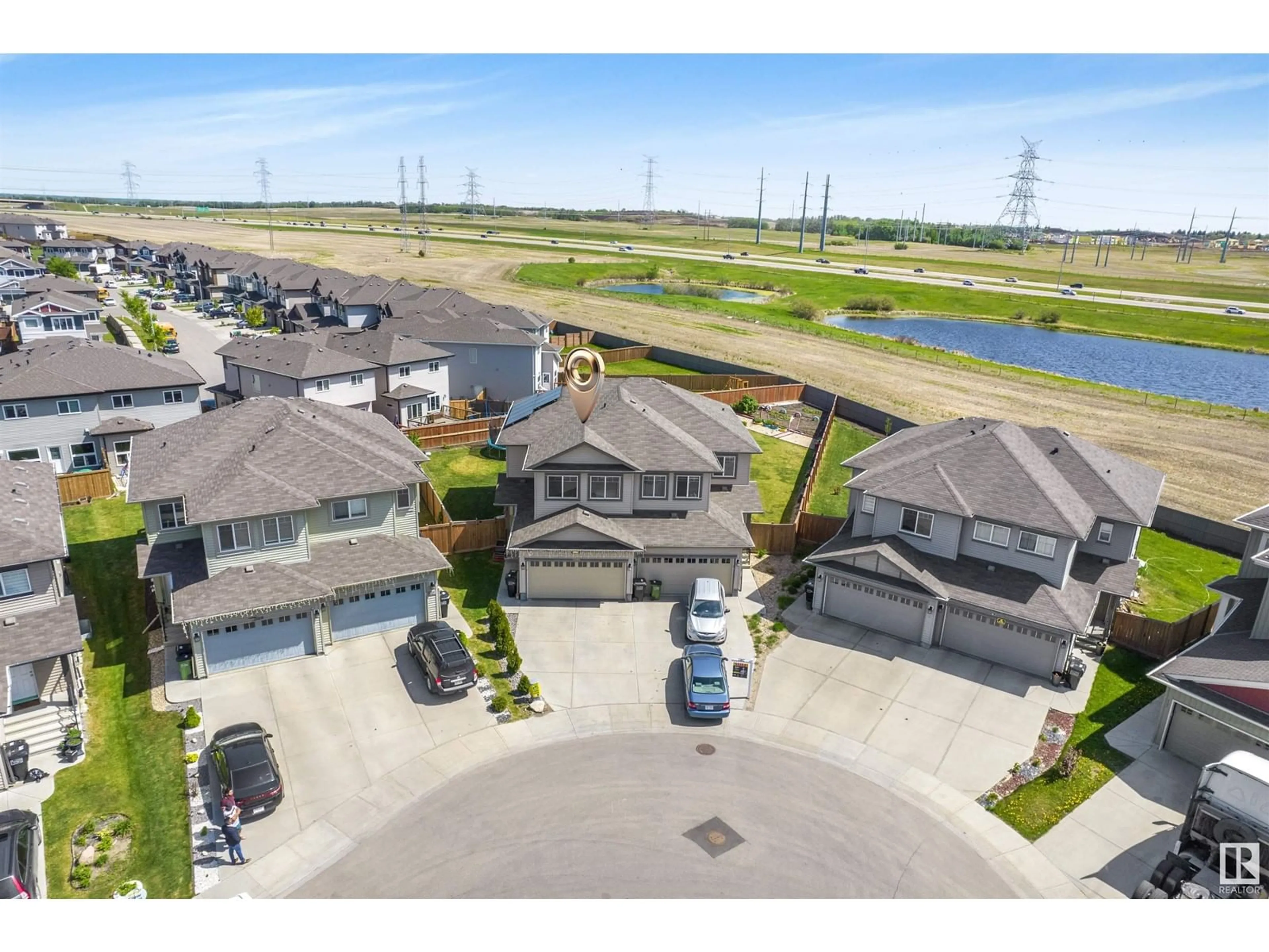 A pic from outside/outdoor area/front of a property/back of a property/a pic from drone, unknown for 1105 31 ST, Edmonton Alberta T6T2C7