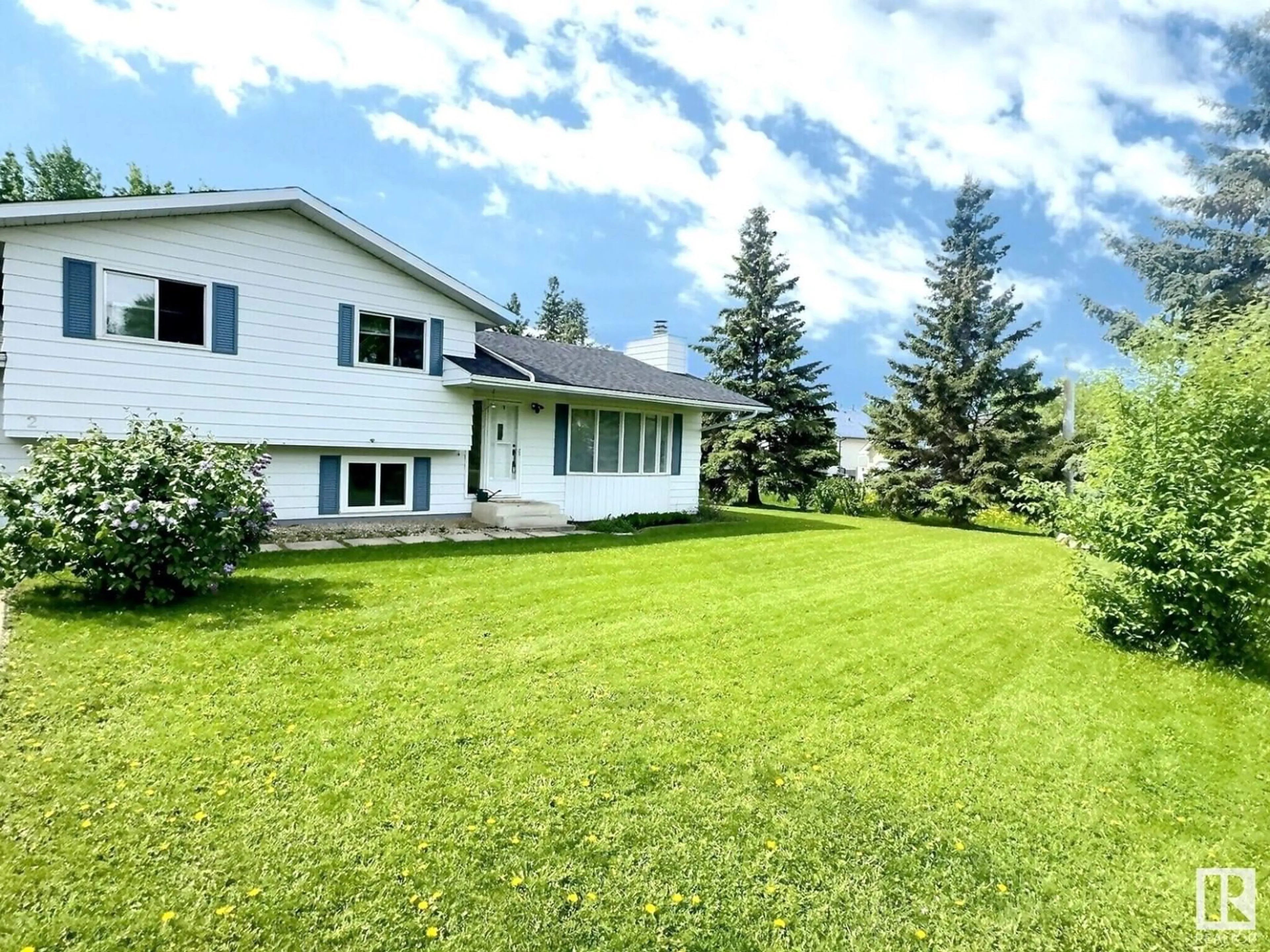 A pic from outside/outdoor area/front of a property/back of a property/a pic from drone, unknown for 2 POWER DR, Rural Lac Ste. Anne County Alberta T0E0A0