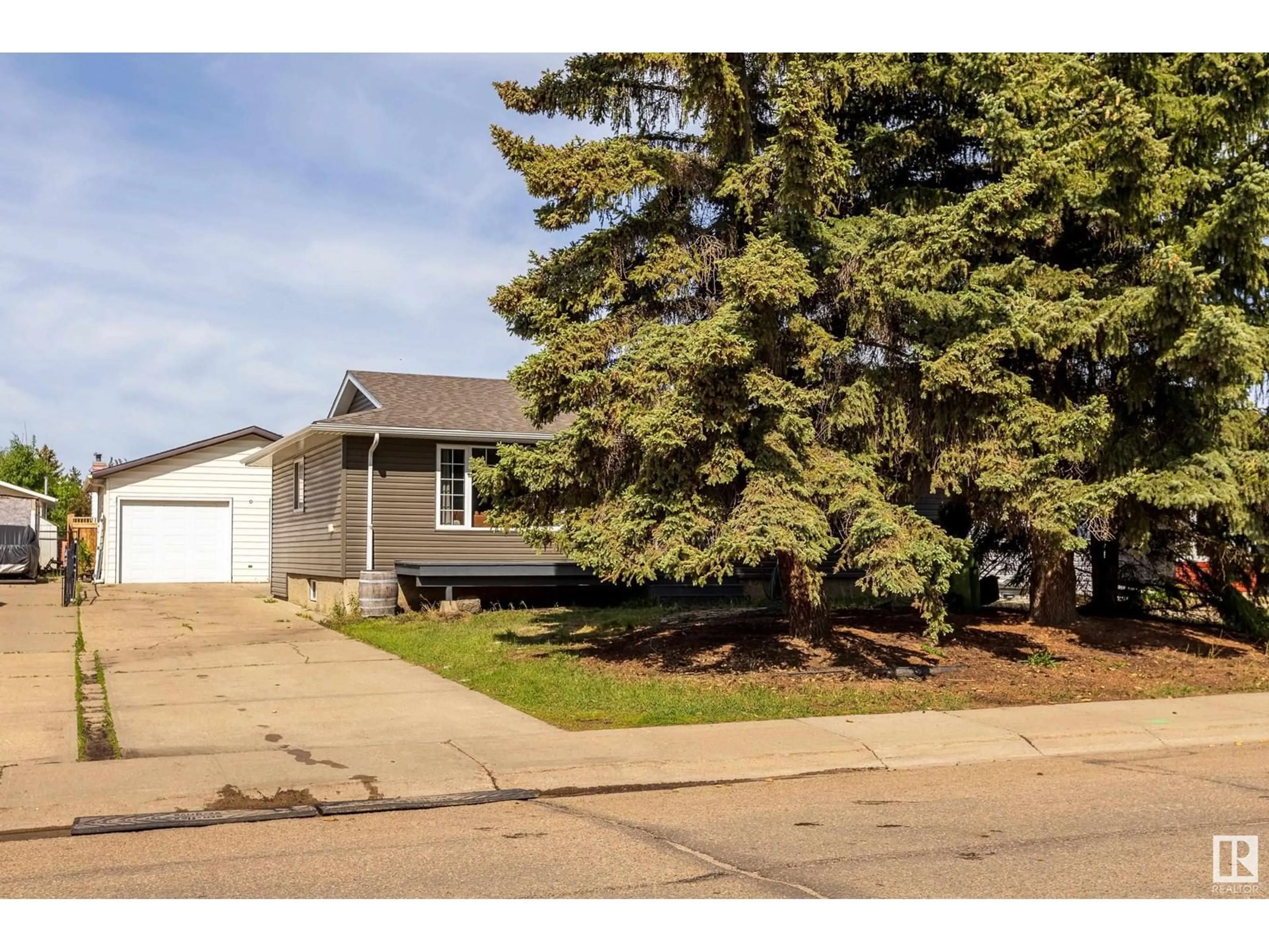 Home with vinyl exterior material, street for 9708 MORINVILLE DR, Morinville Alberta T8R1J2