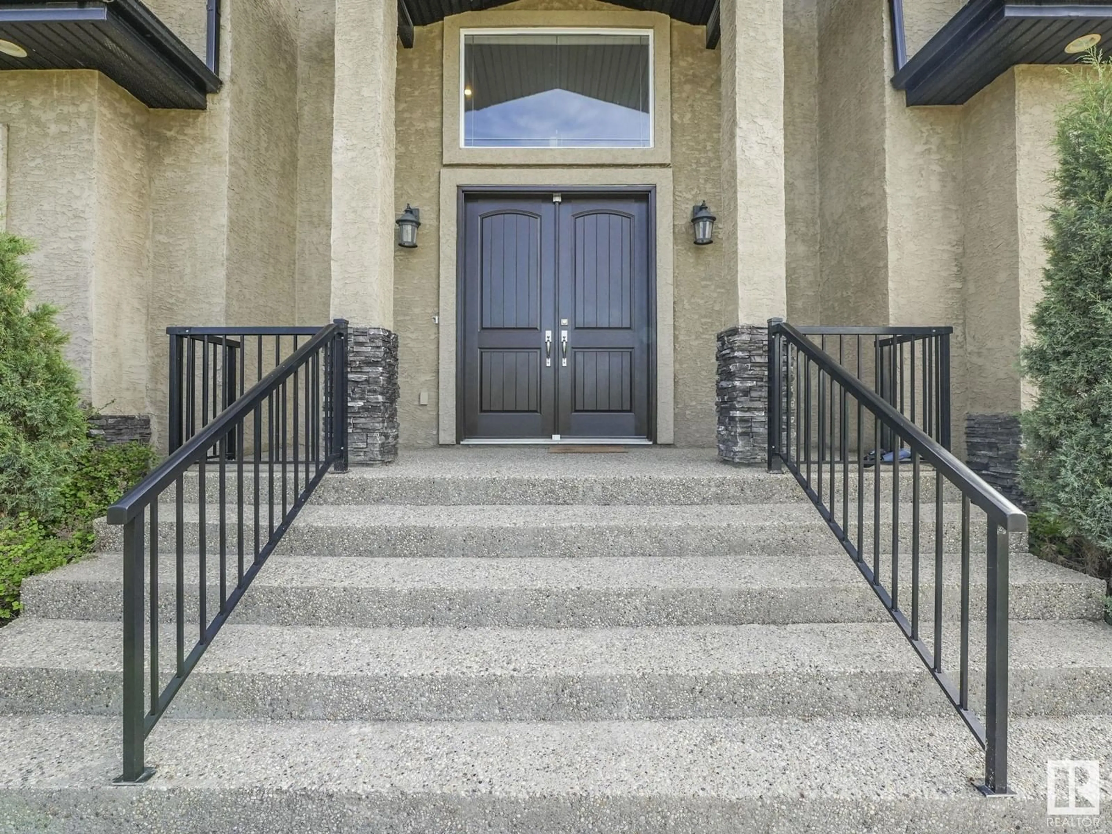 Indoor entryway for 16263 137 ST, Edmonton Alberta T6V0J7