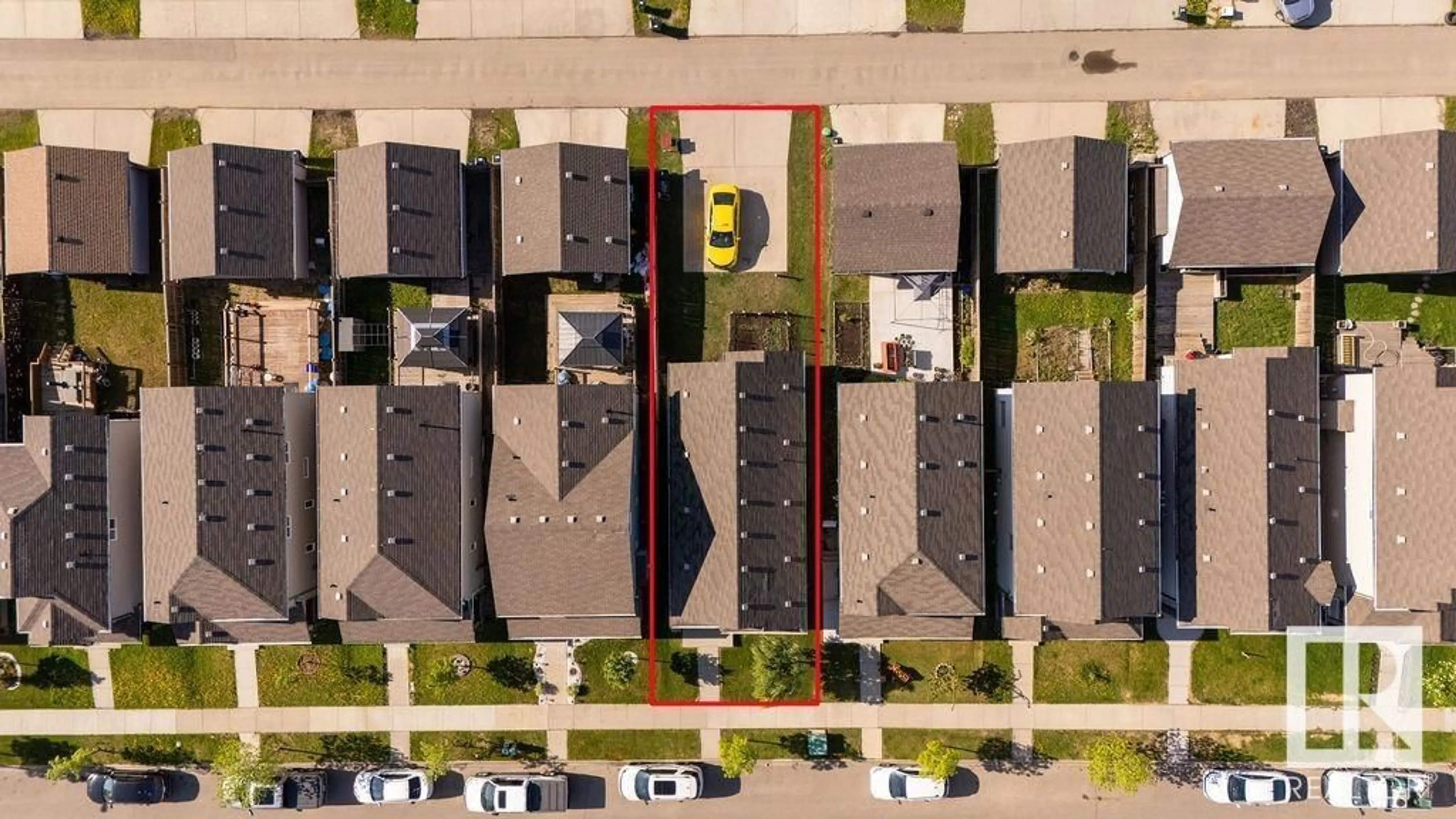 A pic from outside/outdoor area/front of a property/back of a property/a pic from drone, street for 3005 17A AV, Edmonton Alberta T6T0R8