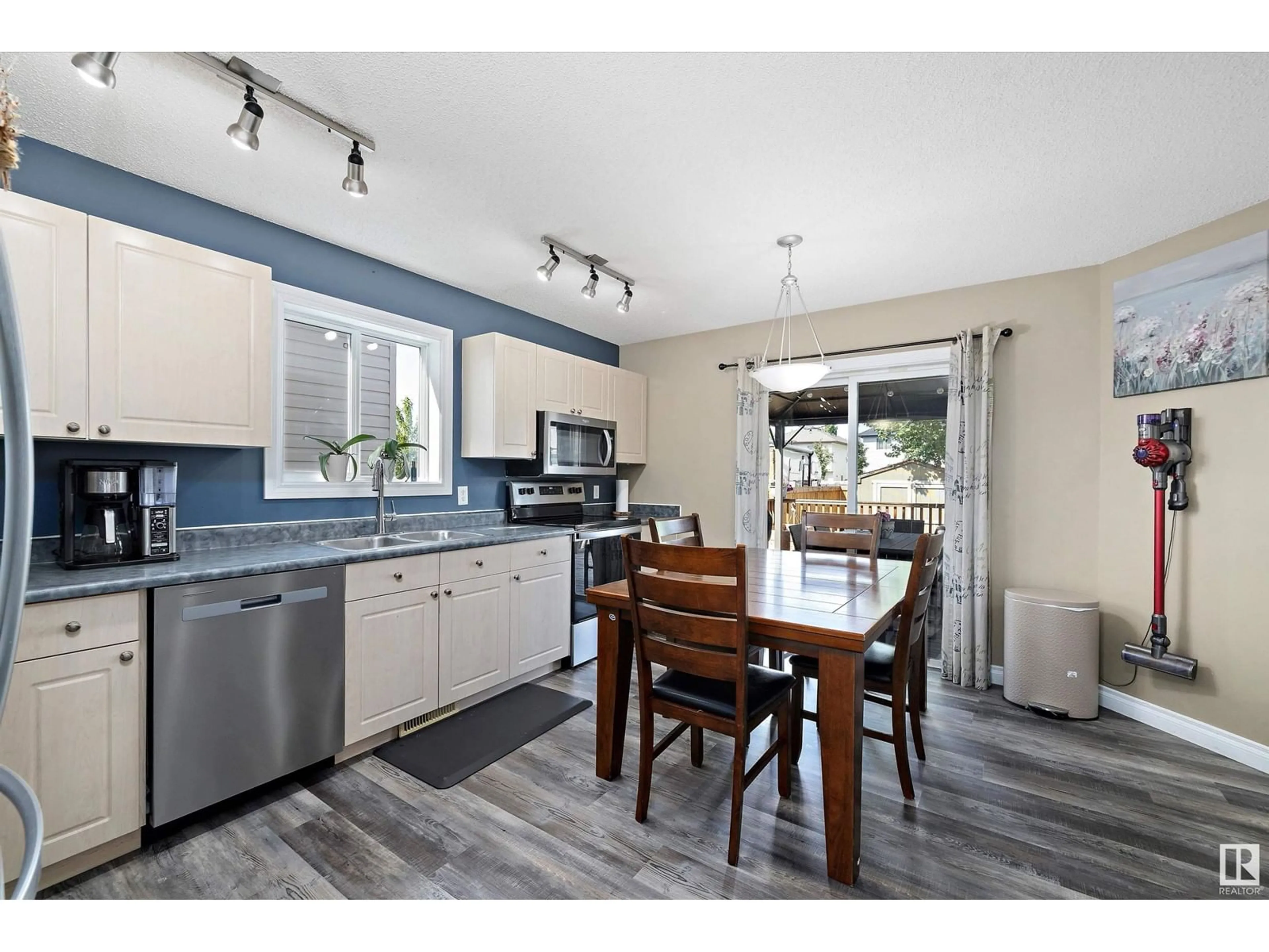 Open concept kitchen, unknown for 628 88 ST, Edmonton Alberta T6X1E1