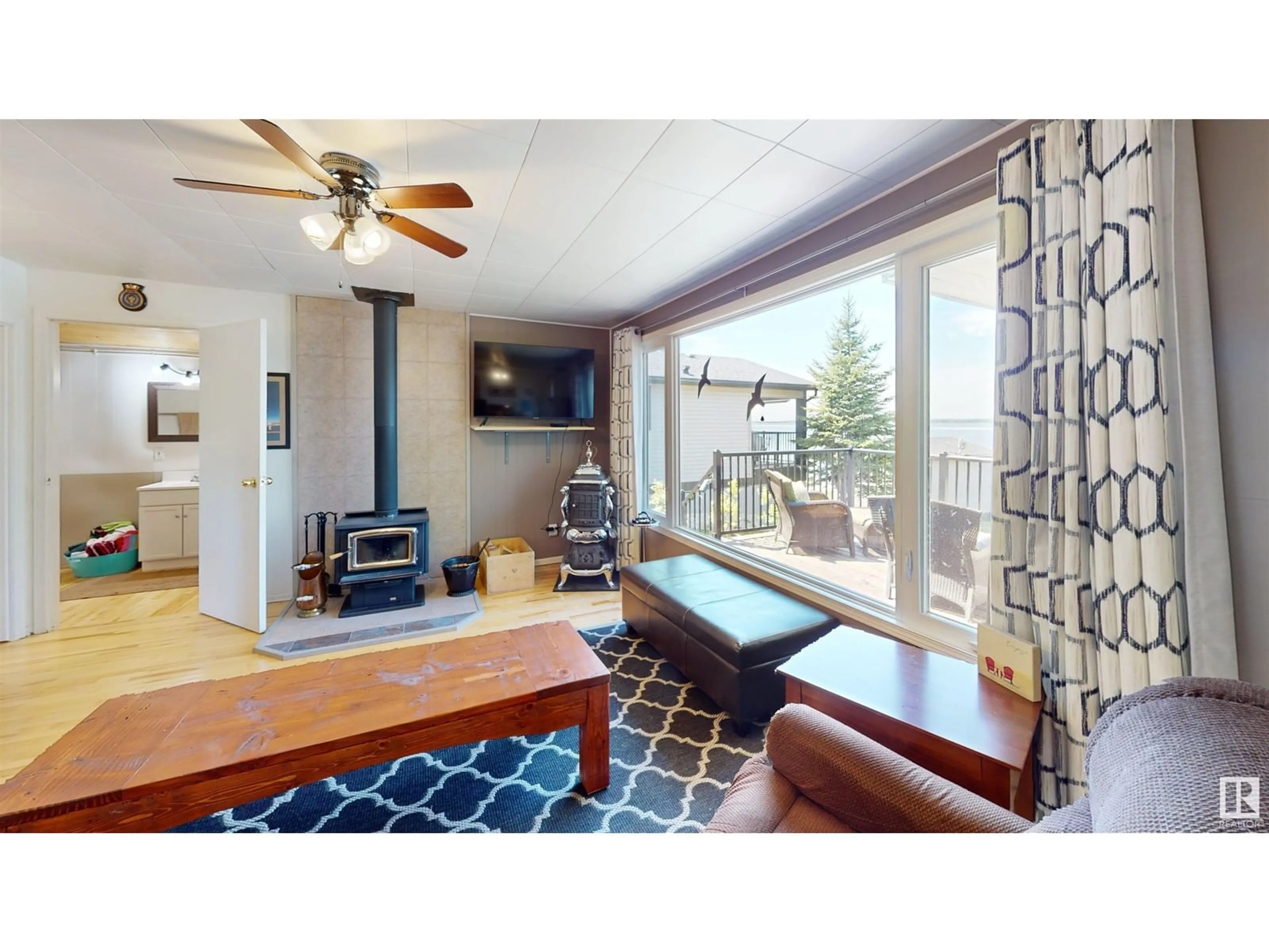 Living room with furniture, unknown for 54114 - 25 RGE ROAD 52, Rural Lac Ste. Anne County Alberta T0E1H0