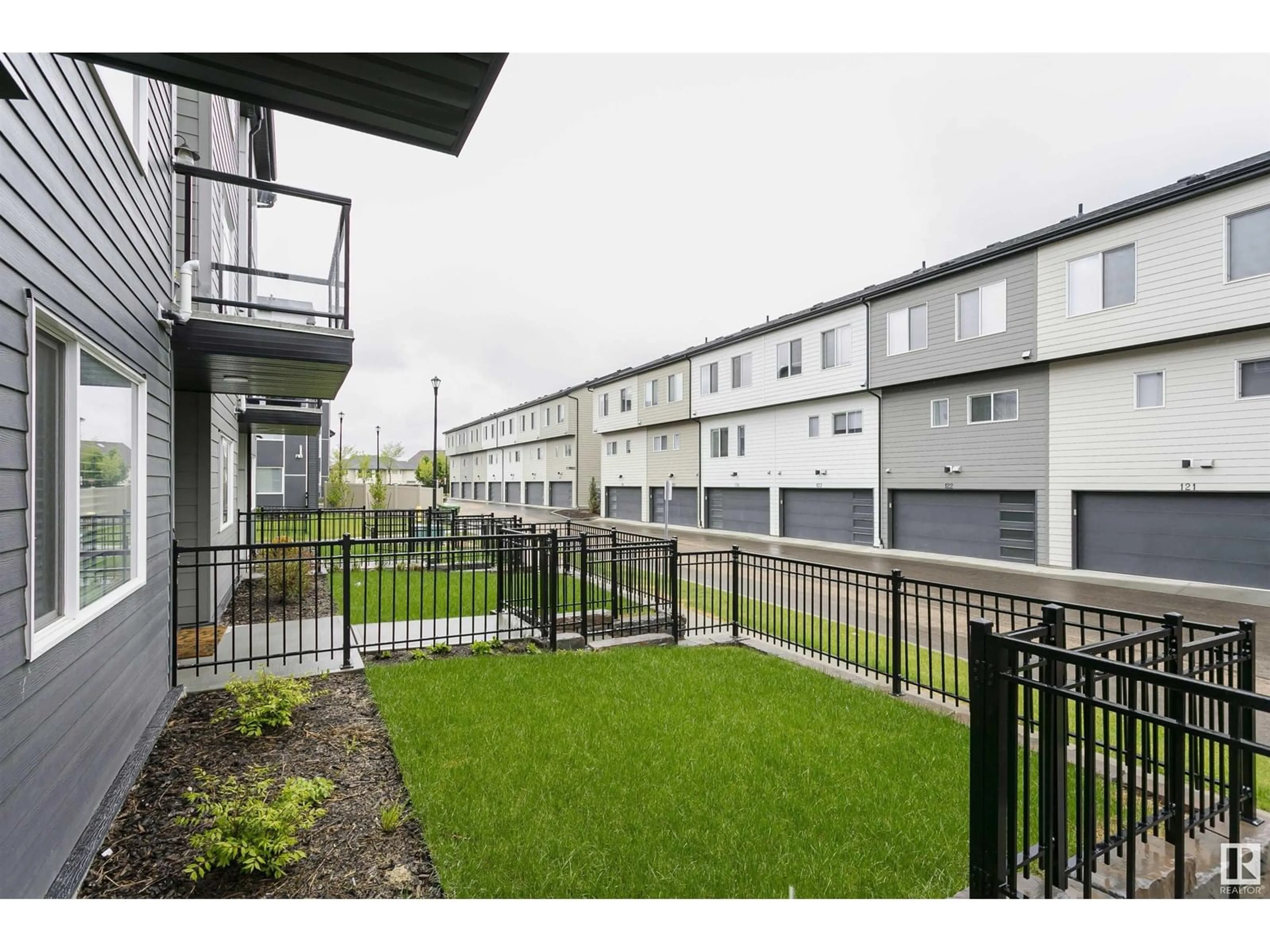 Patio, street for 804 WELSH DR, Edmonton Alberta T6X1Y8