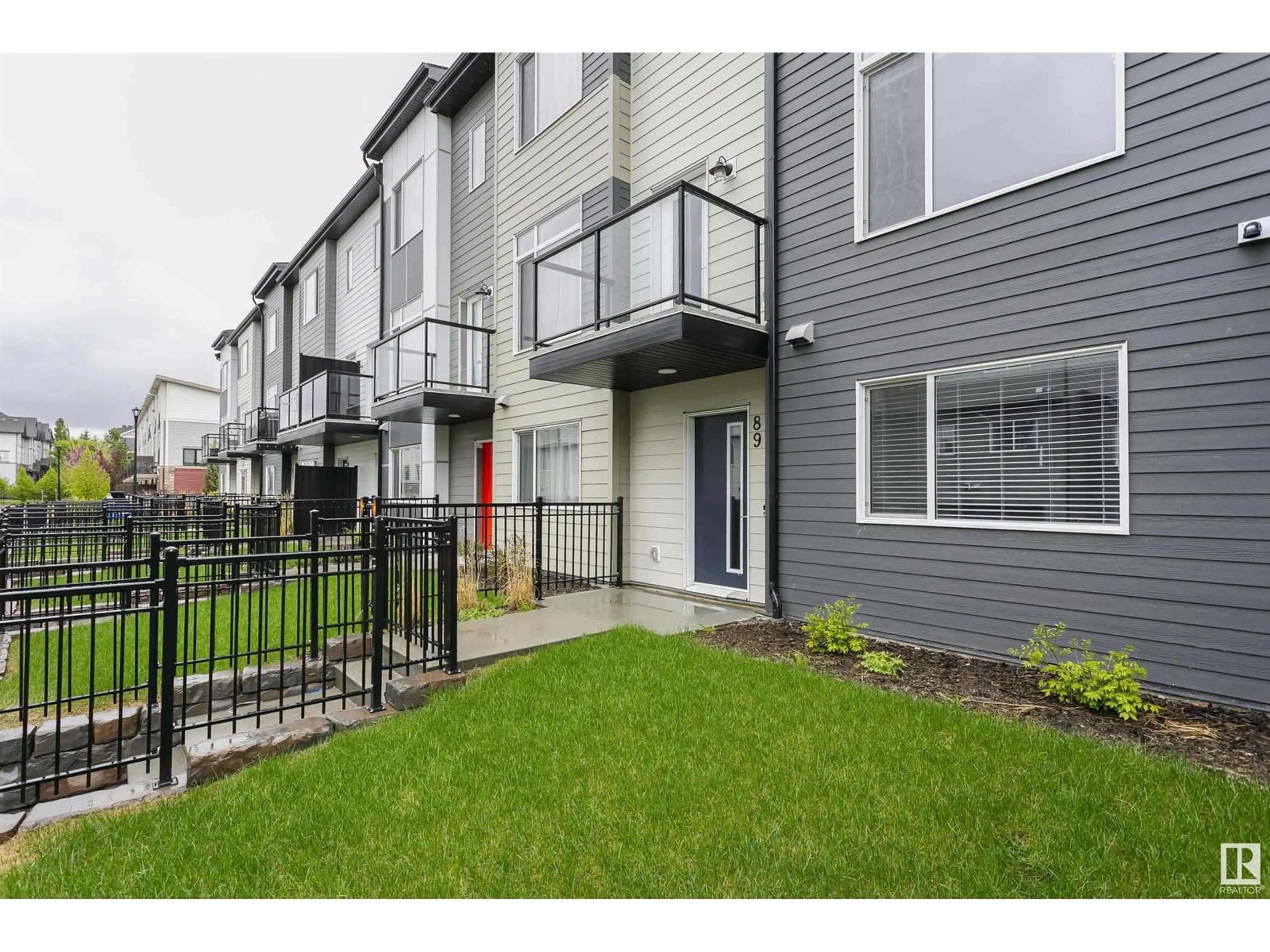 Patio, street for 804 WELSH DR, Edmonton Alberta T6X1Y8